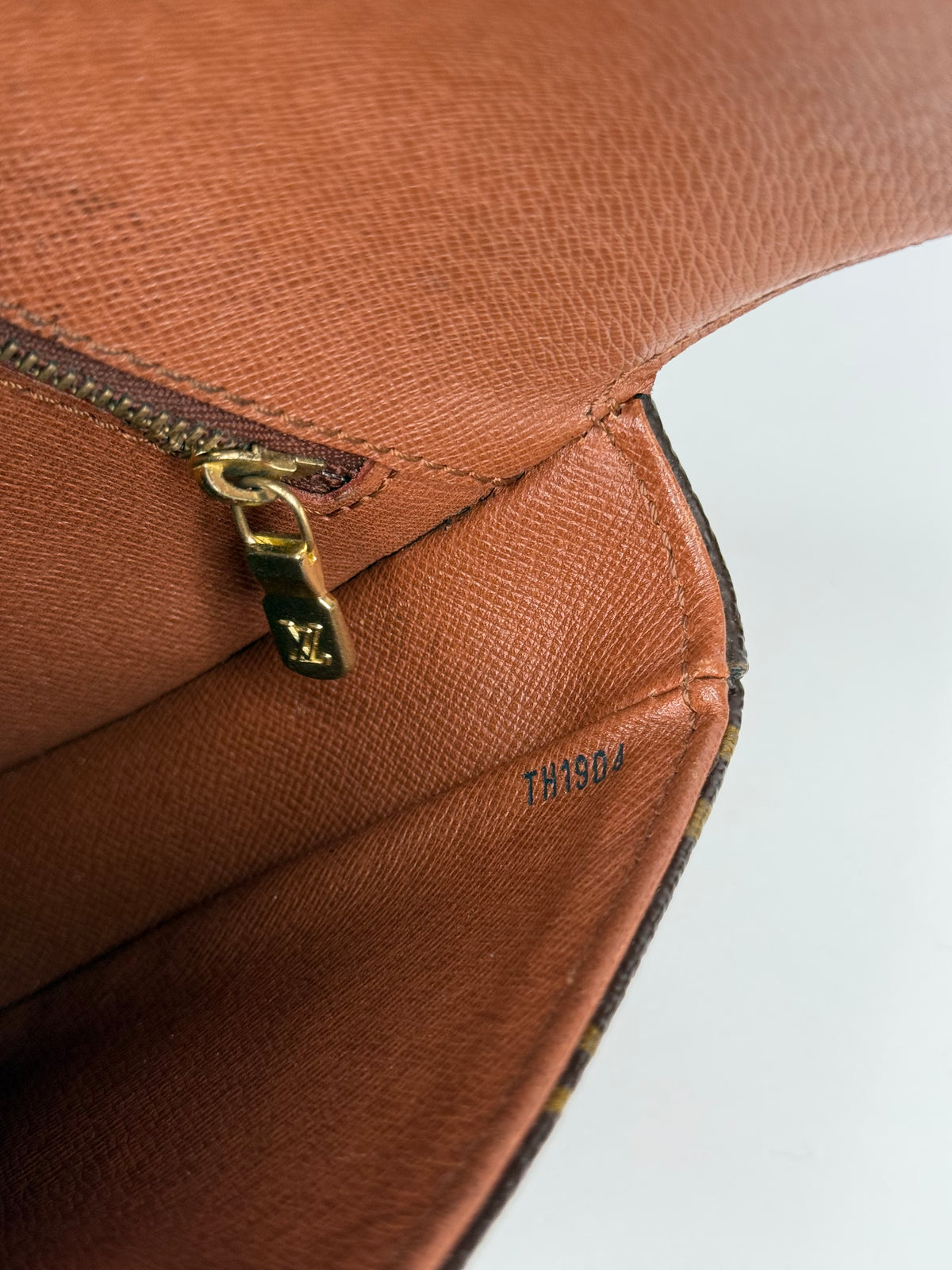 Louis Vuitton Chantilly MM Monogram Canvas