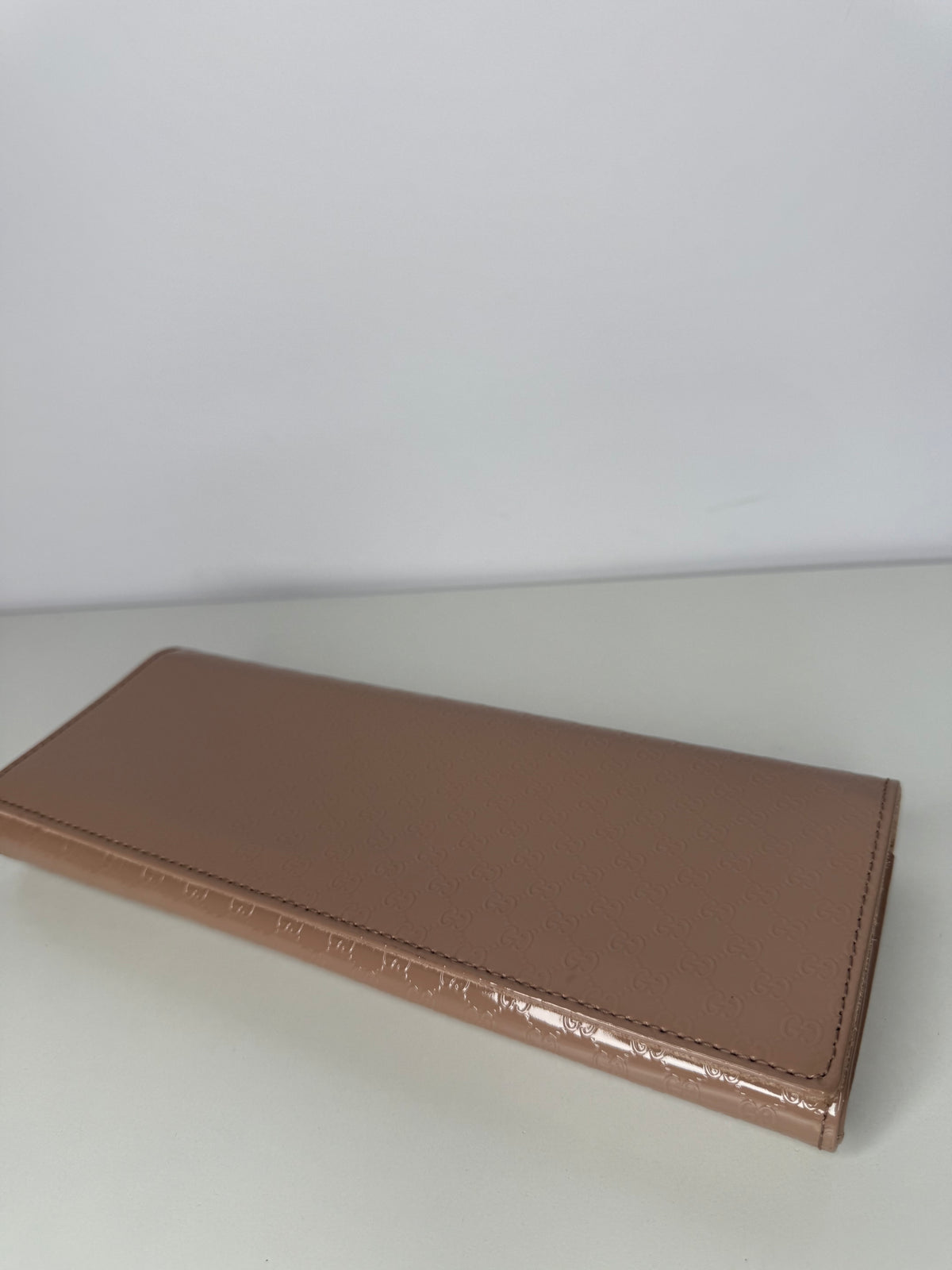 Gucci Beige Microguccissima Patent Leather Broadway Clutch