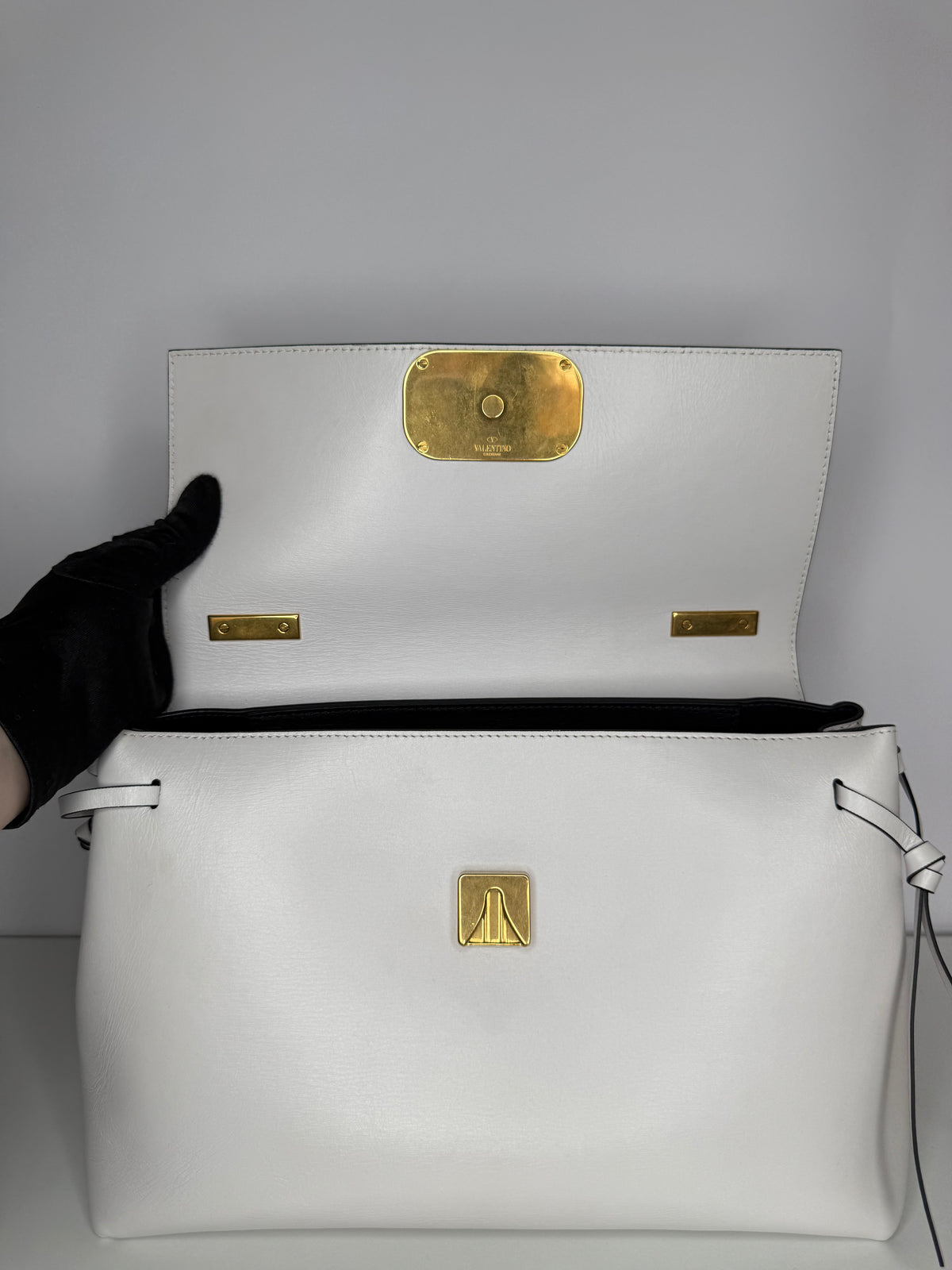 Valentino Garavani V-Ring Chain Shoulder Bag in White Pebbled Calfskin