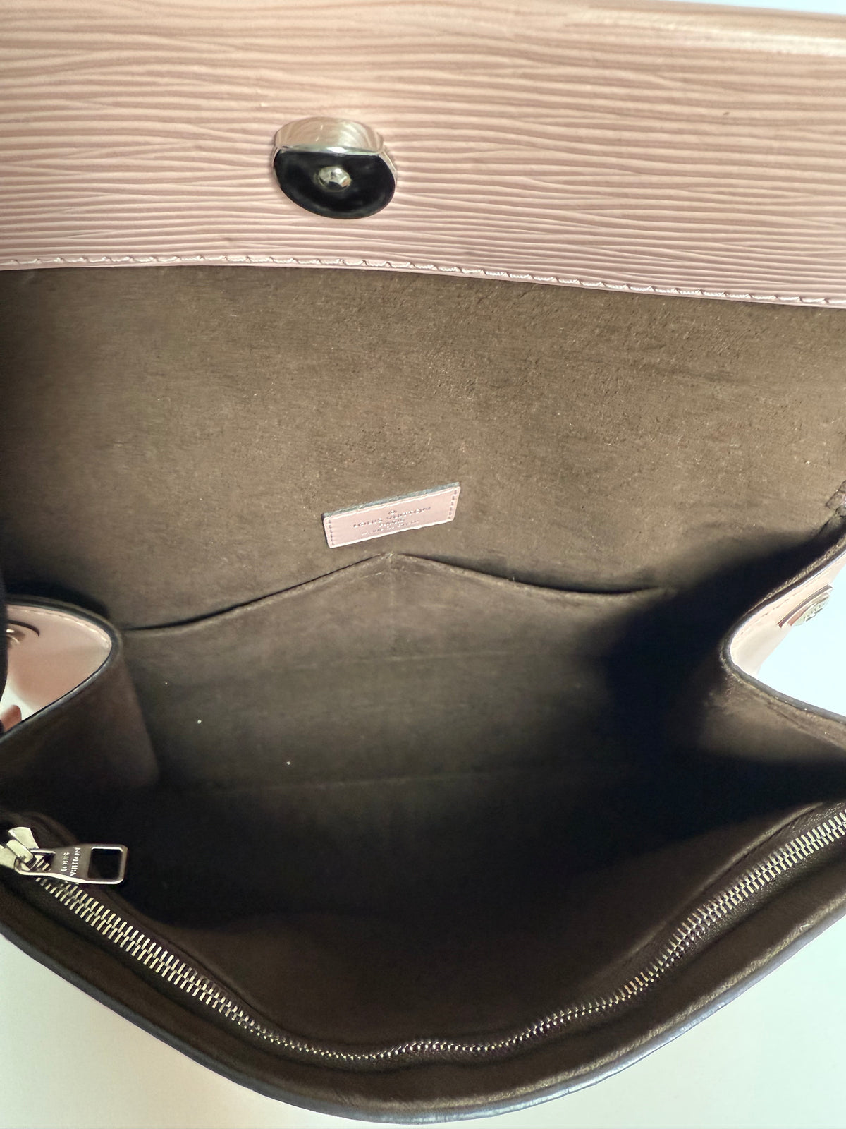 Louis Vuitton Rose Ballerine Epi Leather Cluny MM Bag