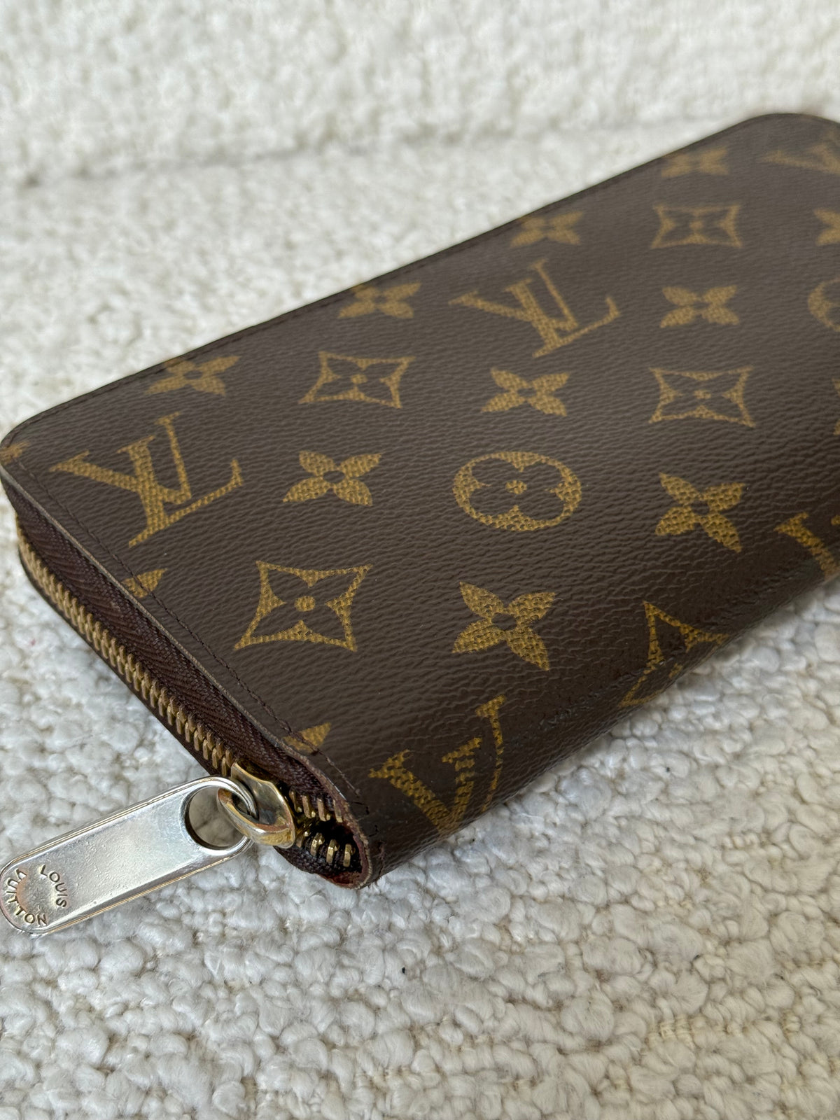 Louis Vuitton Monogram Canvas Zippy Wallet