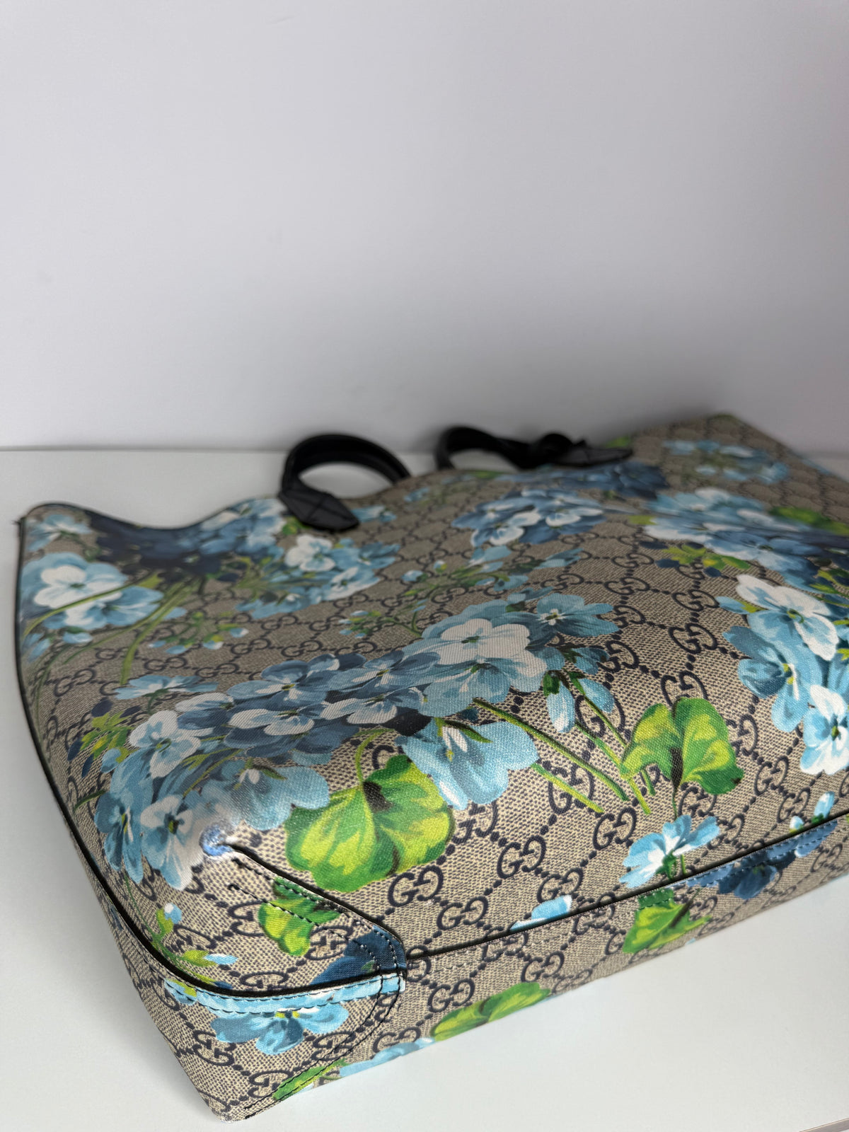Gucci Blue GG Supreme Canvas Medium Blooms Reversible Tote