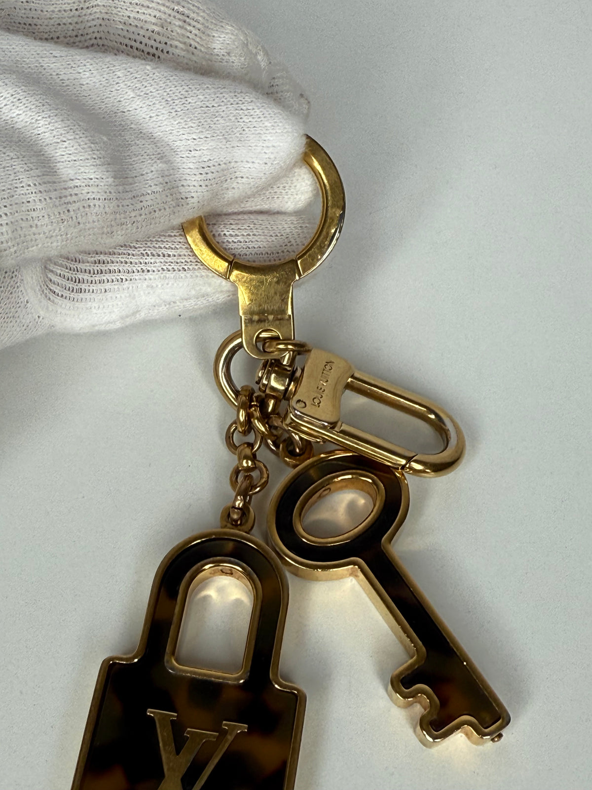 Louis Vuitton Porte-Clés Confidence Bag Charm