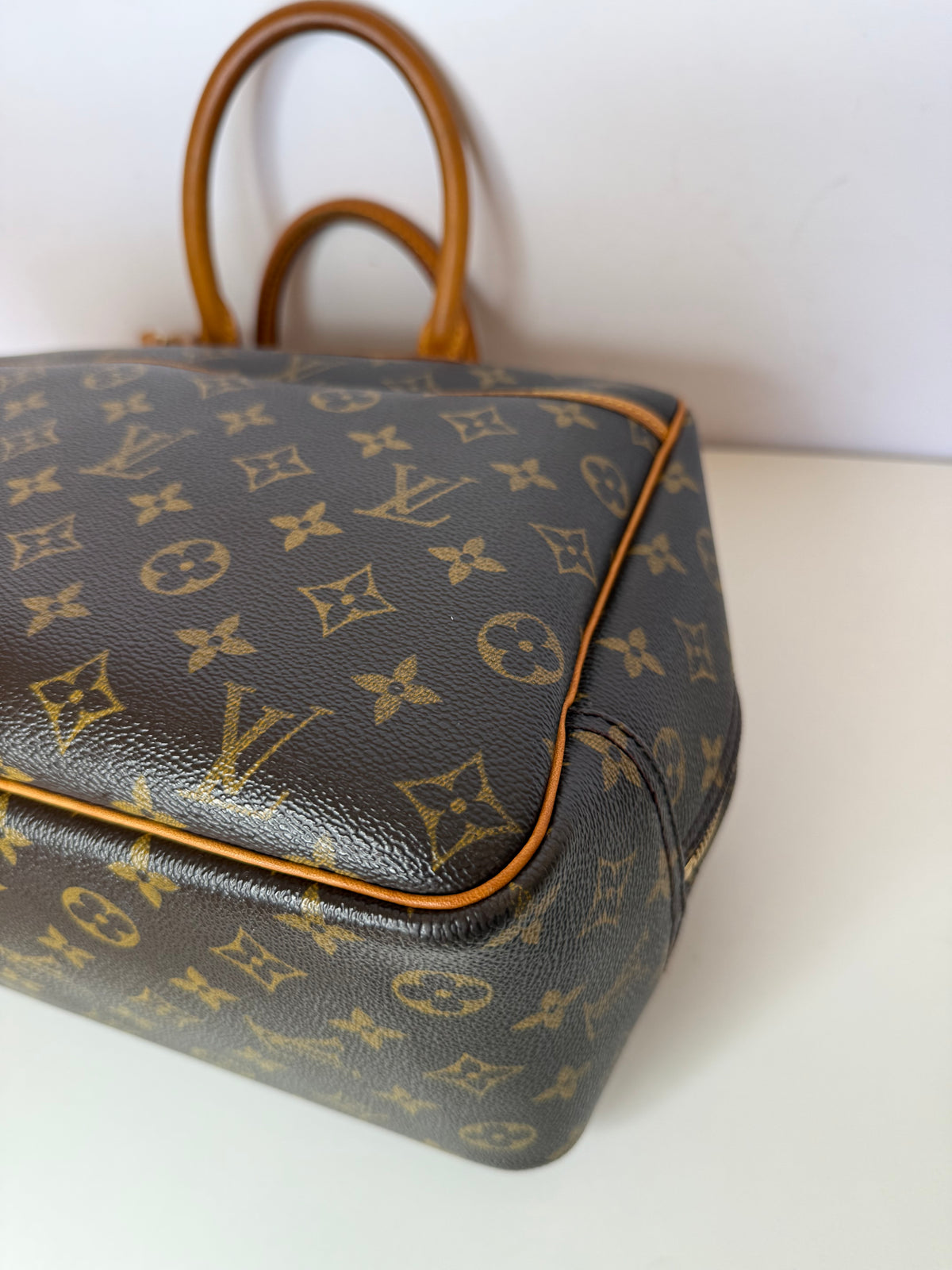 Louis Vuitton Deauville Monogram Canvas