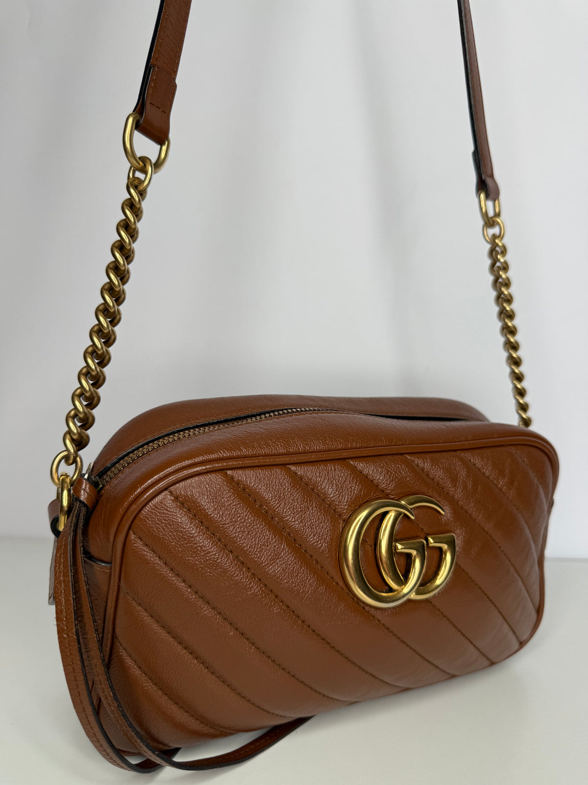 Gucci GG Marmont Glazed Calfskin Matelasse Diagonal Small Chain Shoulder Bag Cuir