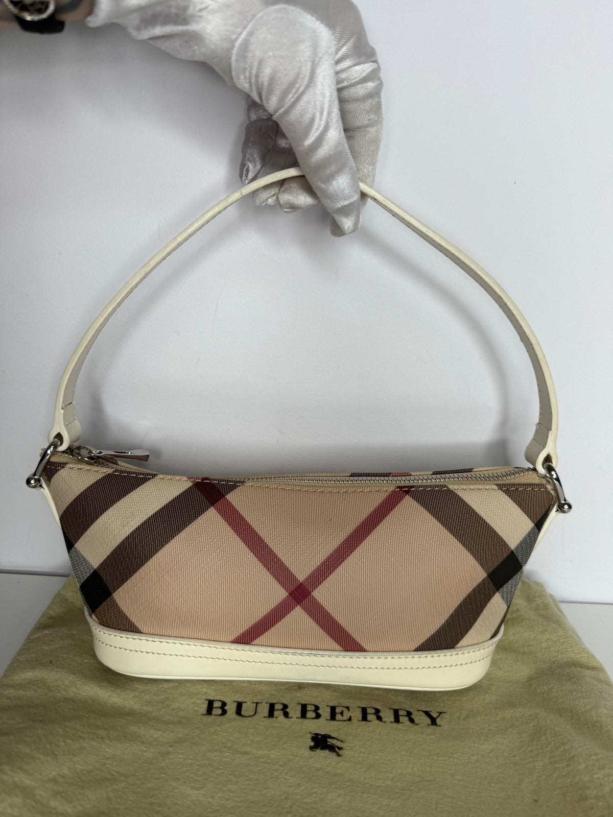 Burberry Nova Check Mini Boat Pochette White Patent Leather (1)