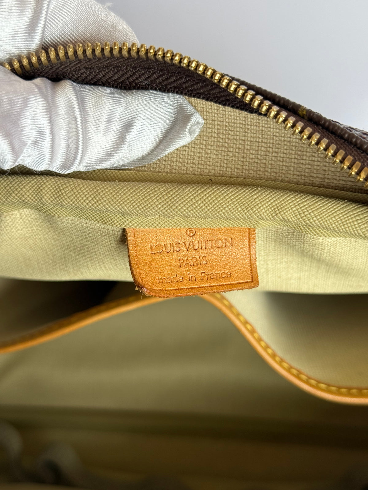 Louis Vuitton Deauville Monogram Canvas