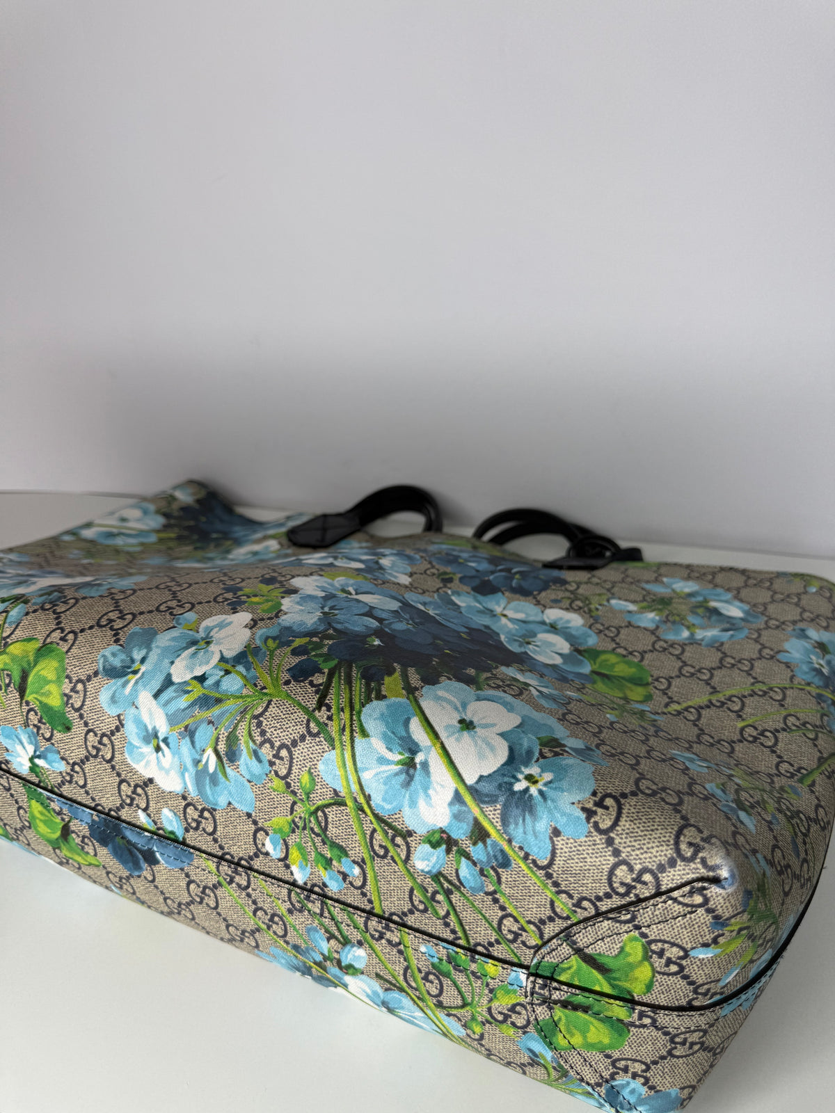 Gucci Blue GG Supreme Canvas Medium Blooms Reversible Tote