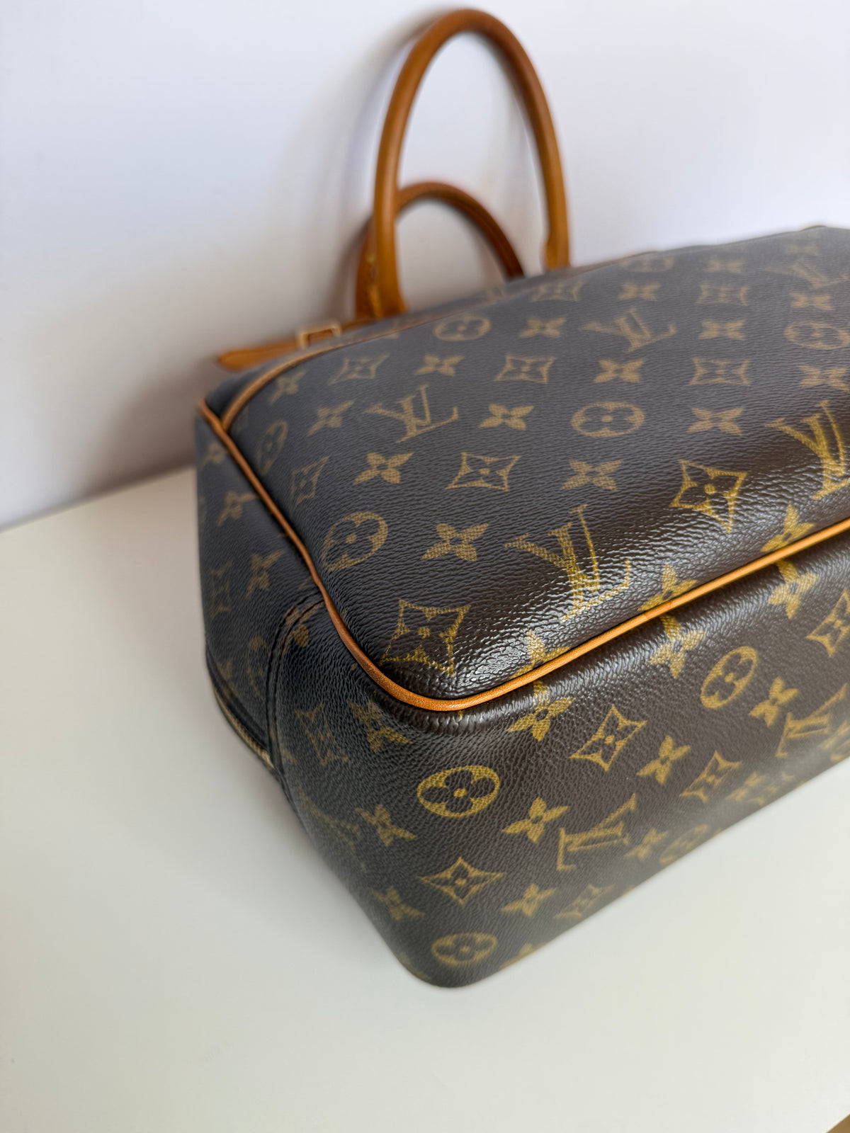 Louis Vuitton Deauville Monogram Canvas