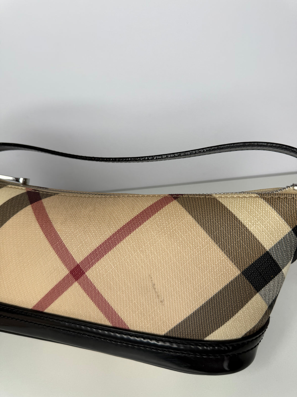 Burberry Nova Check Mini Boat Pochette Black Patent Leather (2)