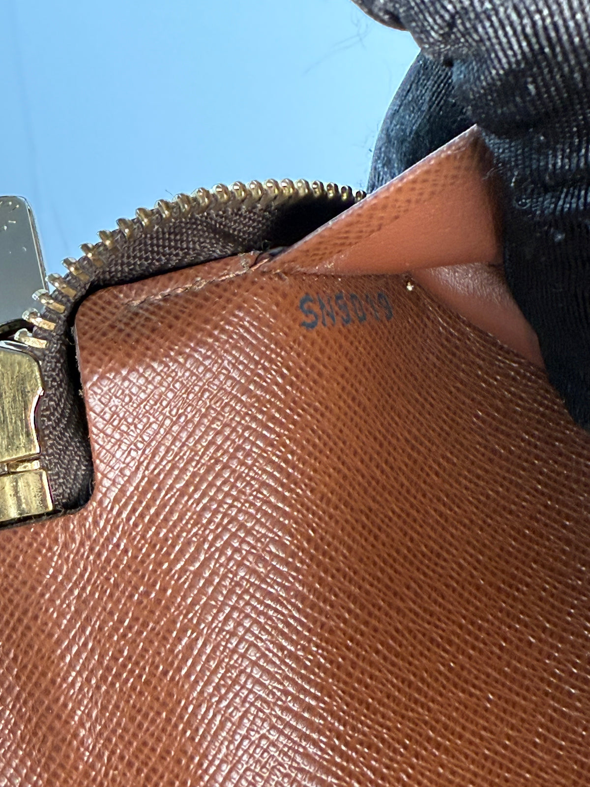 Louis Vuitton Monogram Canvas Zippy Wallet