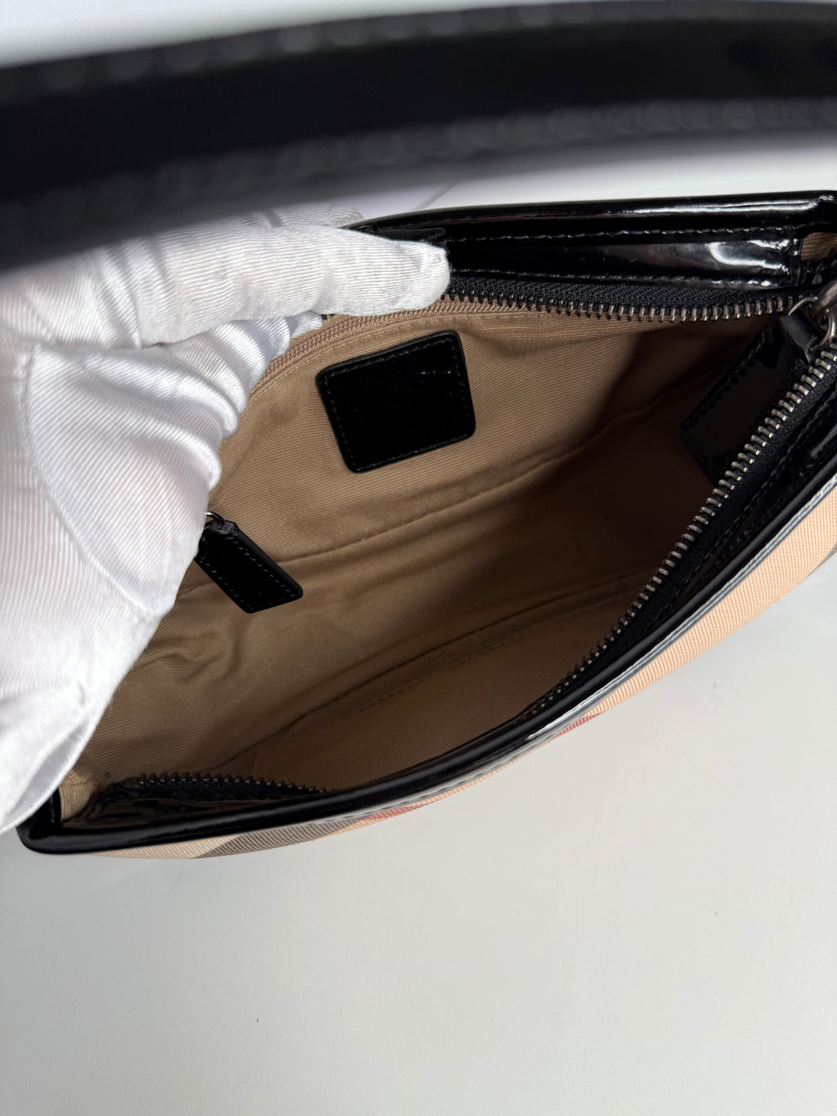 Burberry Nova Check Black Patent Leather Pochette (1)
