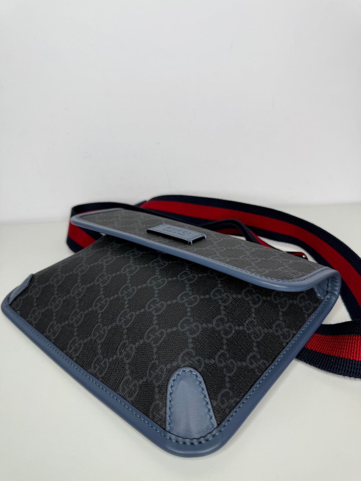 Gucci Men’s Black/Grey GG Supreme Monogram Web Slim Belt Bag