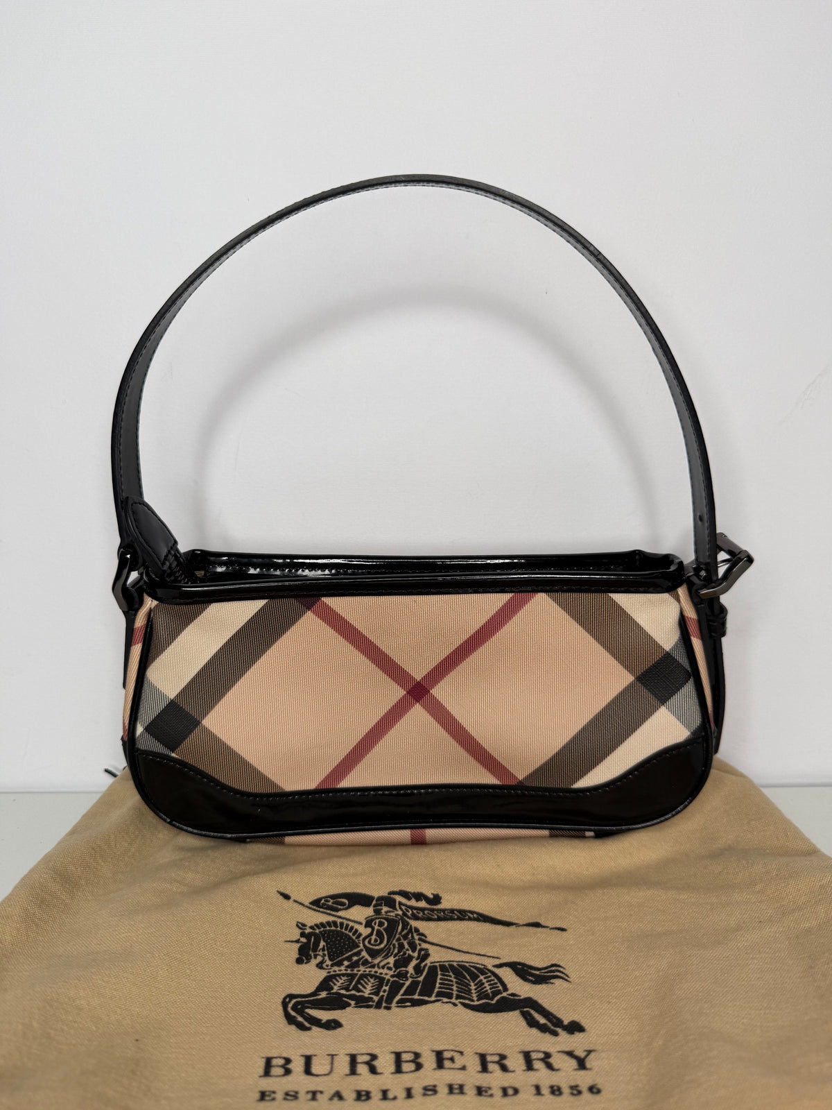 Burberry Nova Check Black Patent Leather Pochette (1)