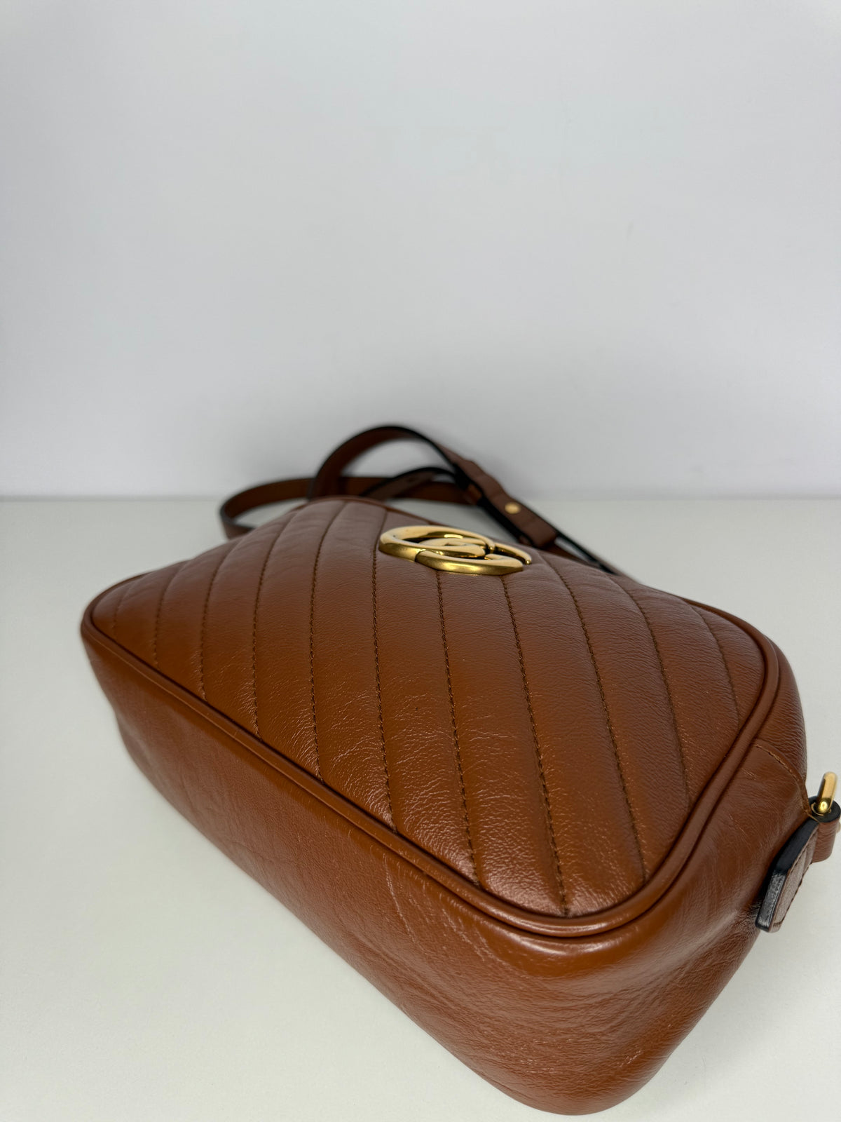 Gucci GG Marmont Glazed Calfskin Matelasse Diagonal Small Chain Shoulder Bag Cuir