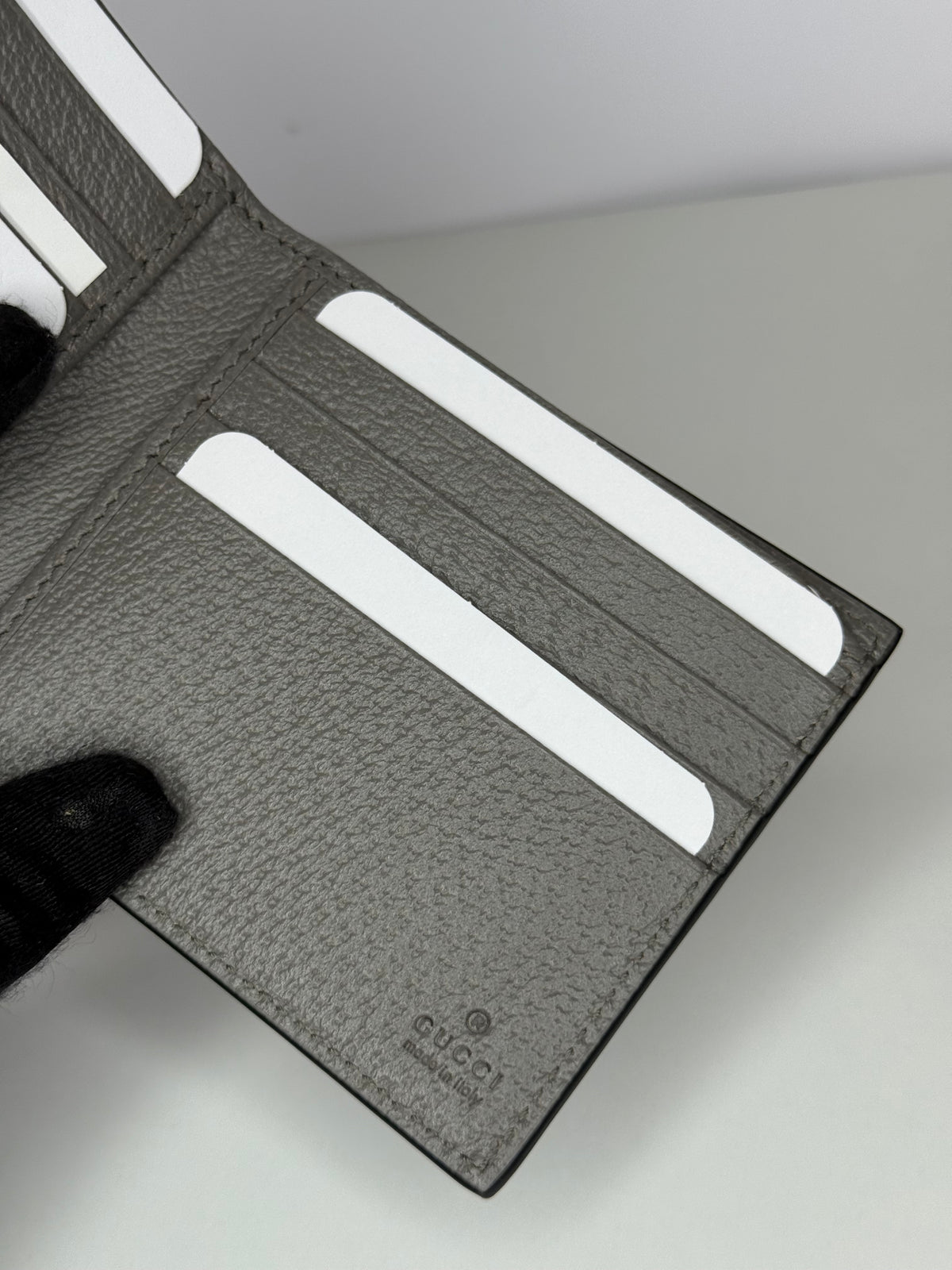 Gucci Men's G-detail Black Leather Wallet