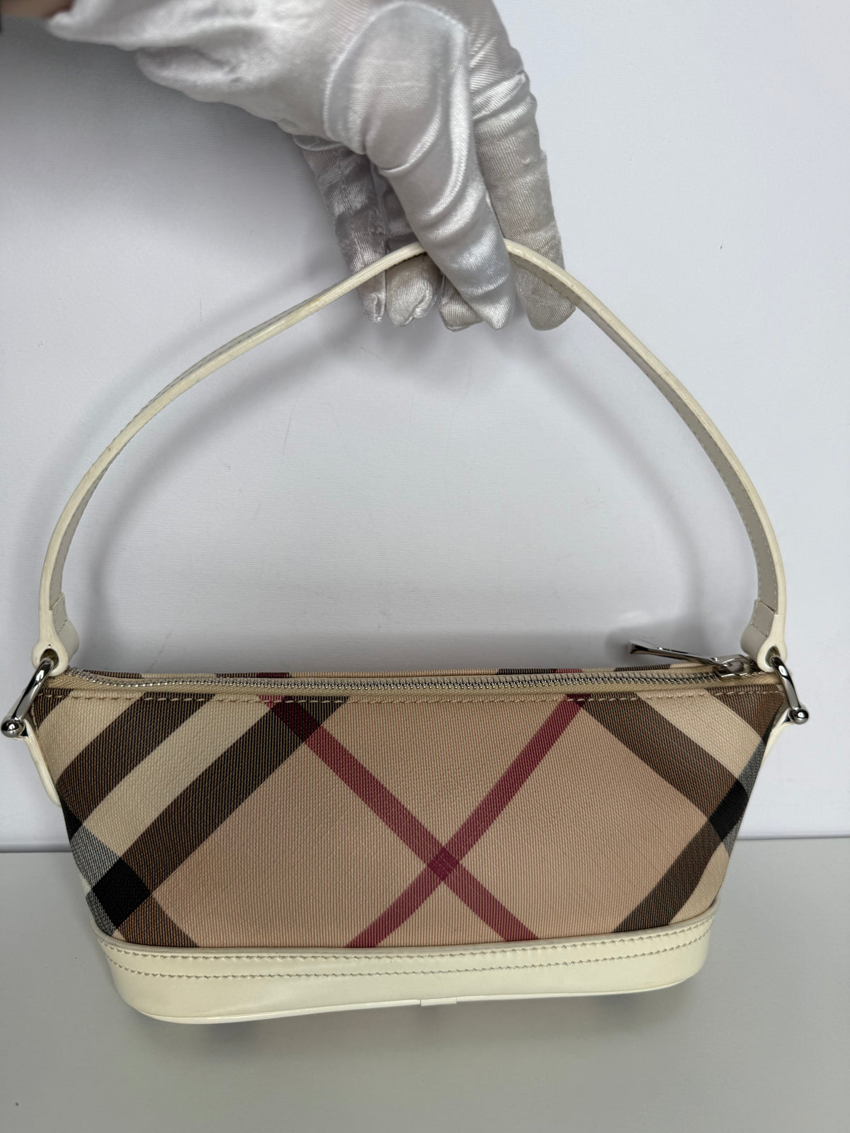 Burberry Nova Check Mini Boat Pochette White Patent Leather (1)