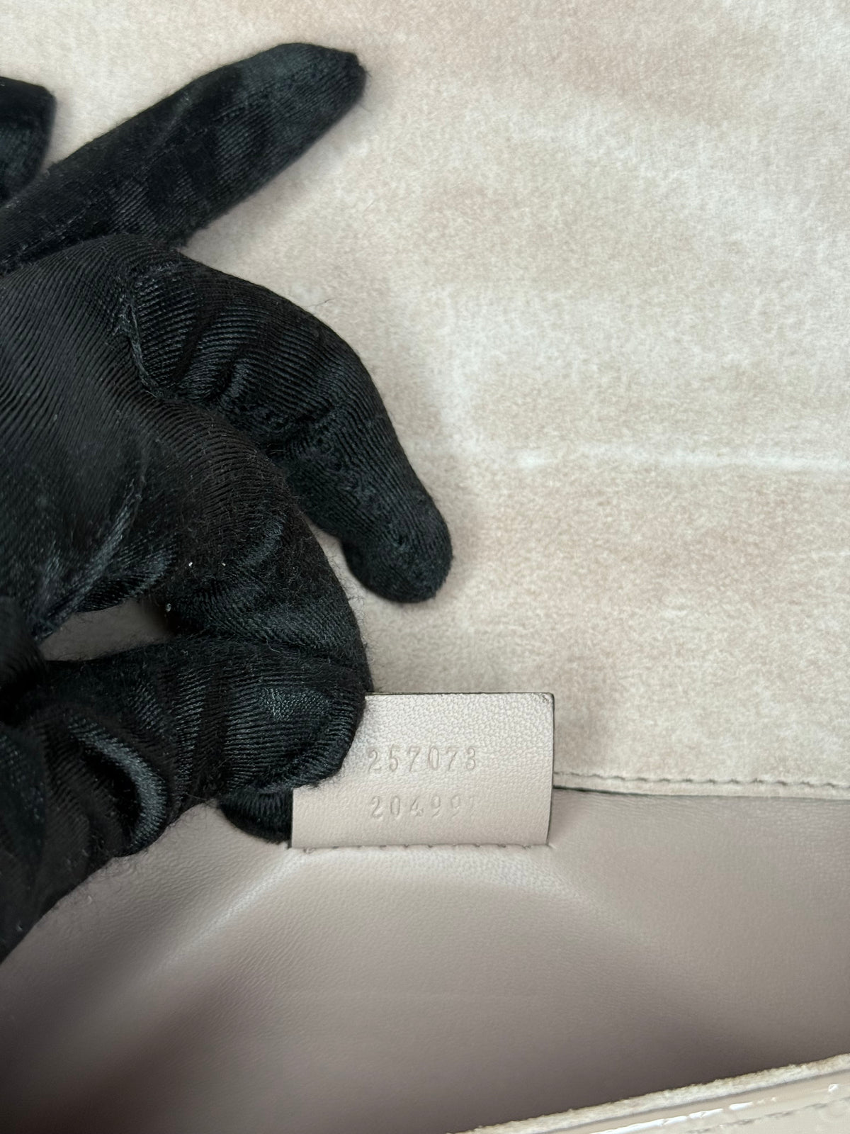 Gucci Beige Microguccissima Patent Leather Broadway Clutch