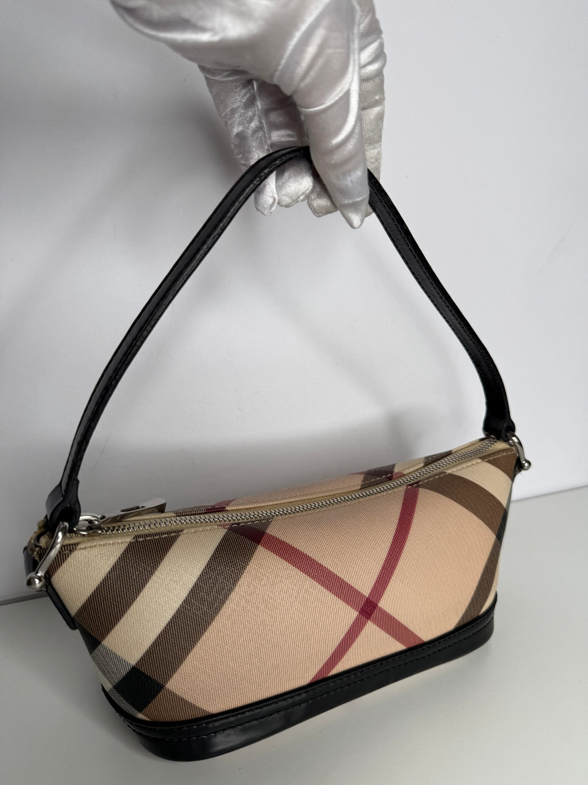 Burberry Nova Check Mini Boat Pochette Black Patent Leather (2)