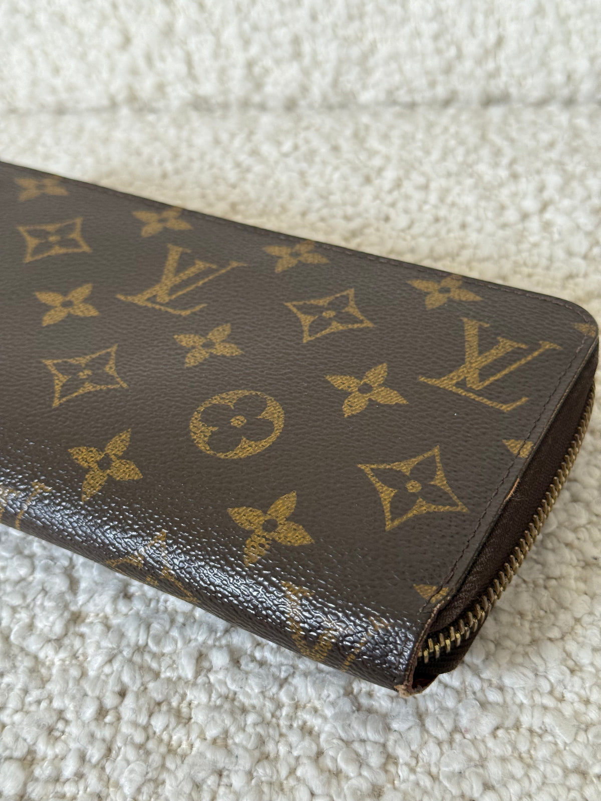 Louis Vuitton Monogram Canvas Zippy Wallet