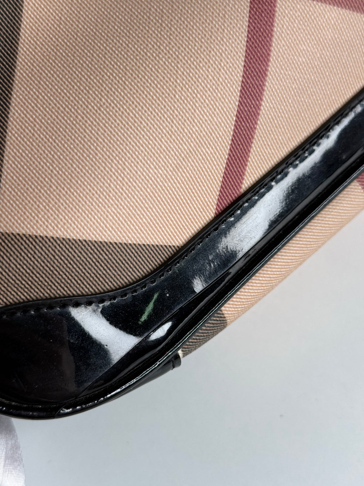 Burberry Nova Check Black Patent Leather Pochette (1)