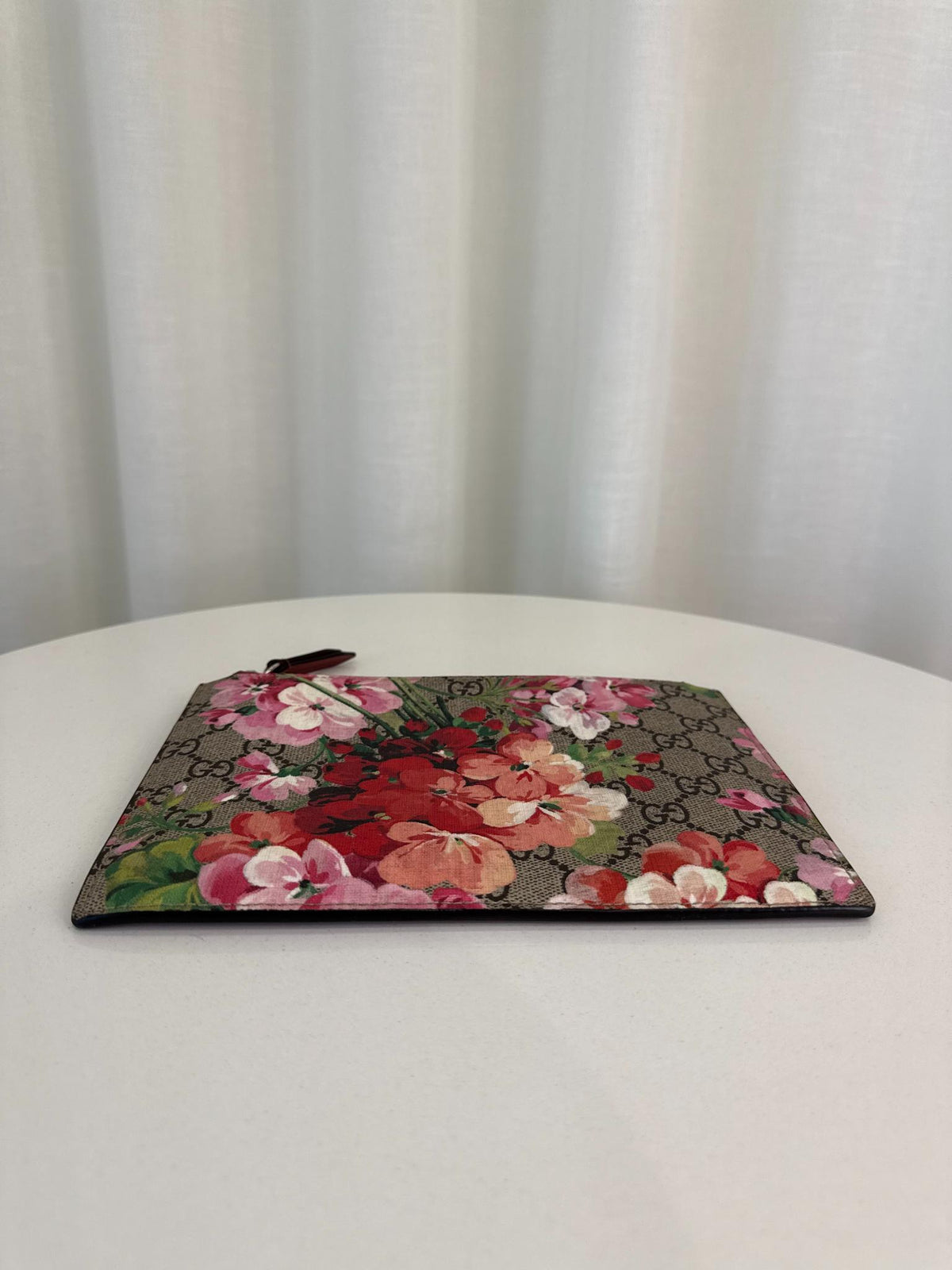 Gucci GG Supreme Monogram Blooms Case Clutch