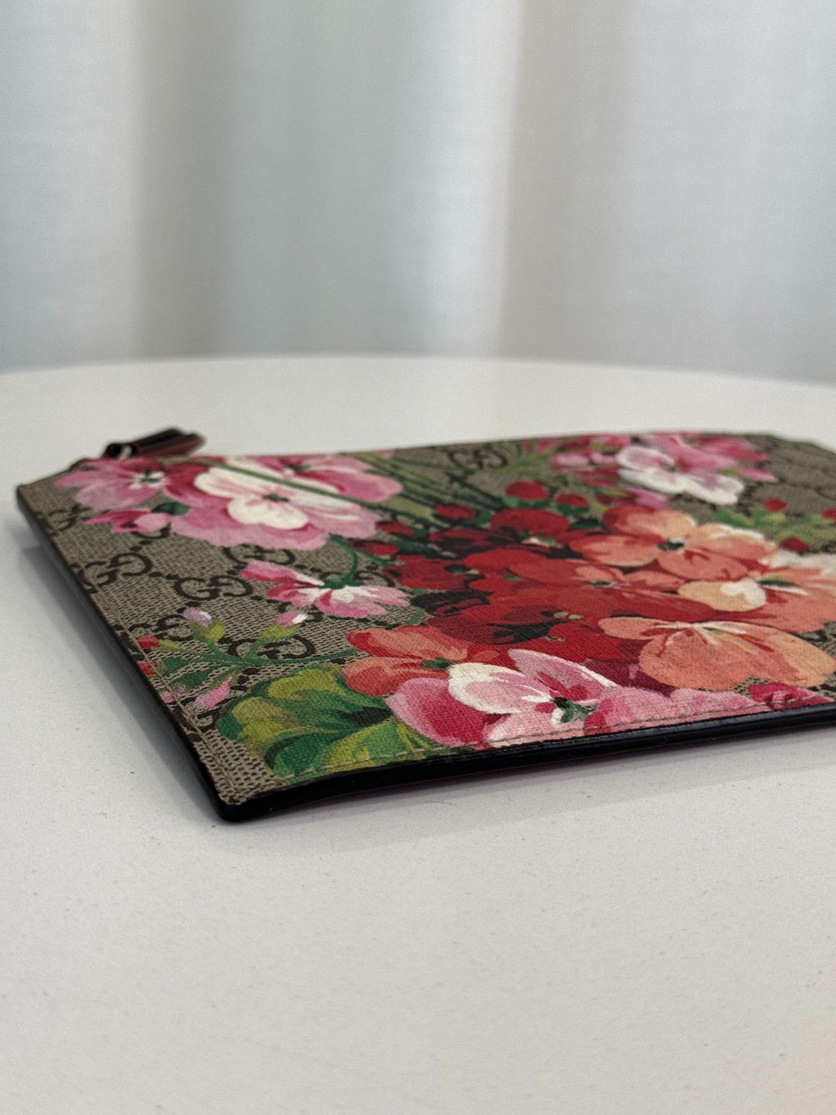 Gucci GG Supreme Monogram Blooms Case Clutch