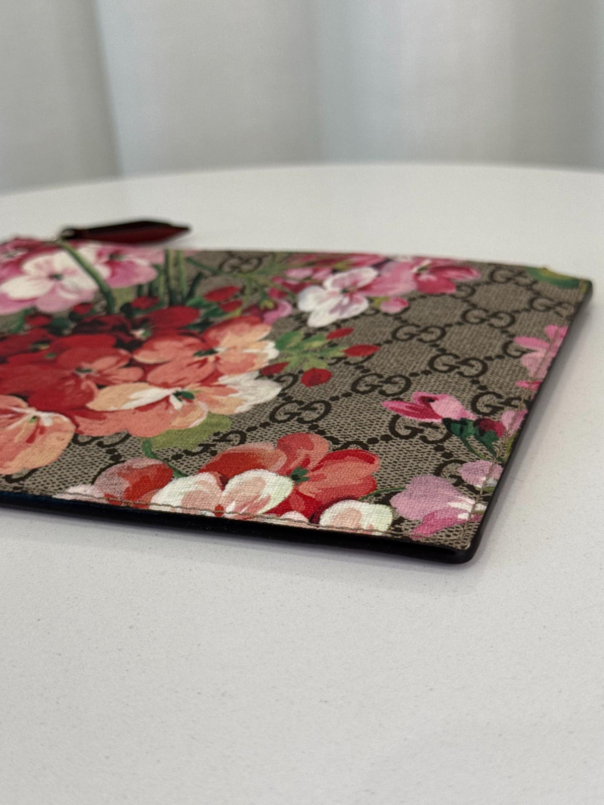 Gucci GG Supreme Monogram Blooms Case Clutch