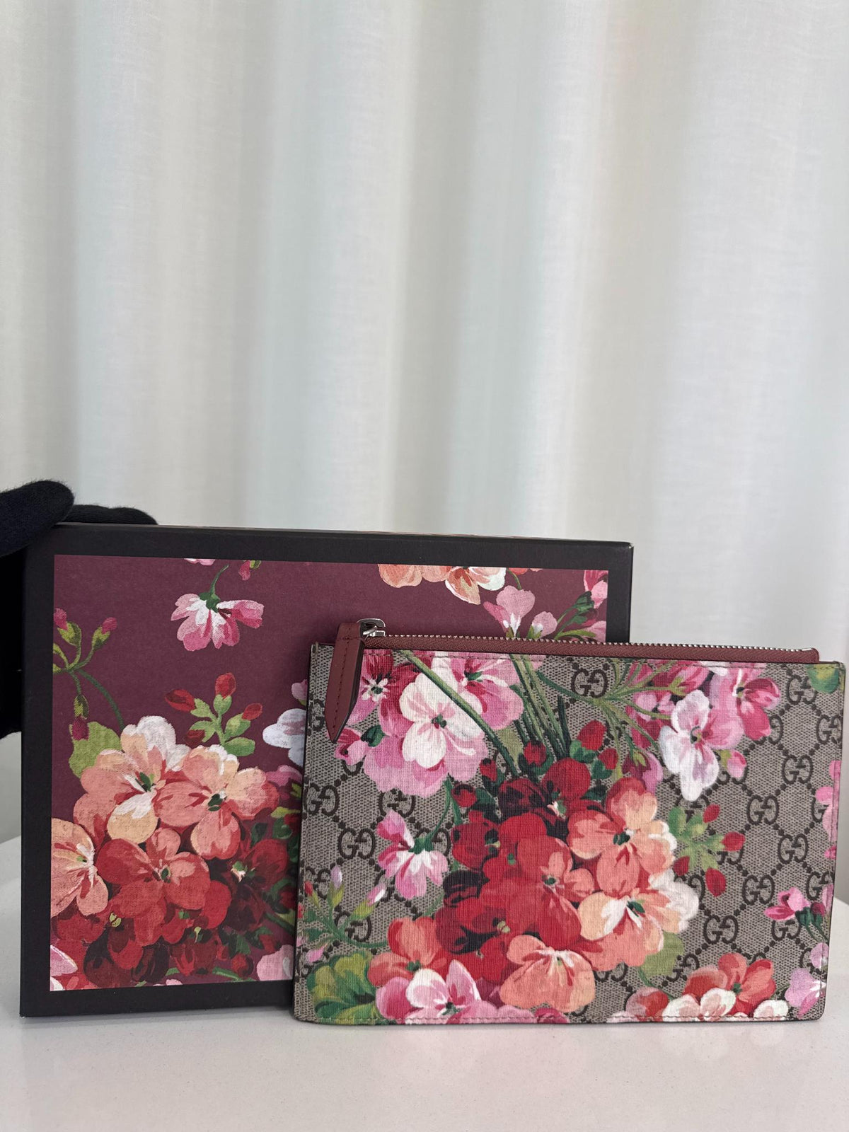 Gucci GG Supreme Monogram Blooms Case Clutch