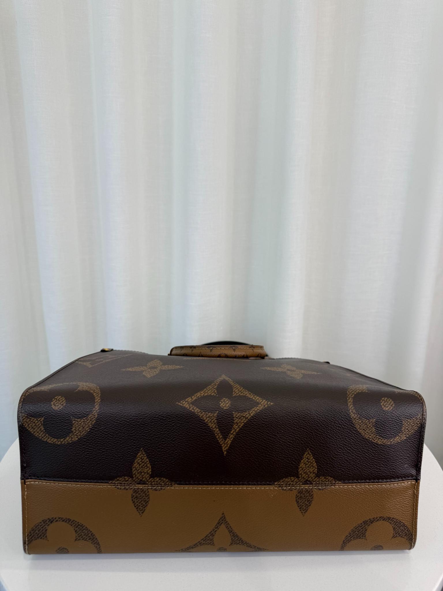 Louis Vuitton OnTheGo MM Monogram Giant Tote