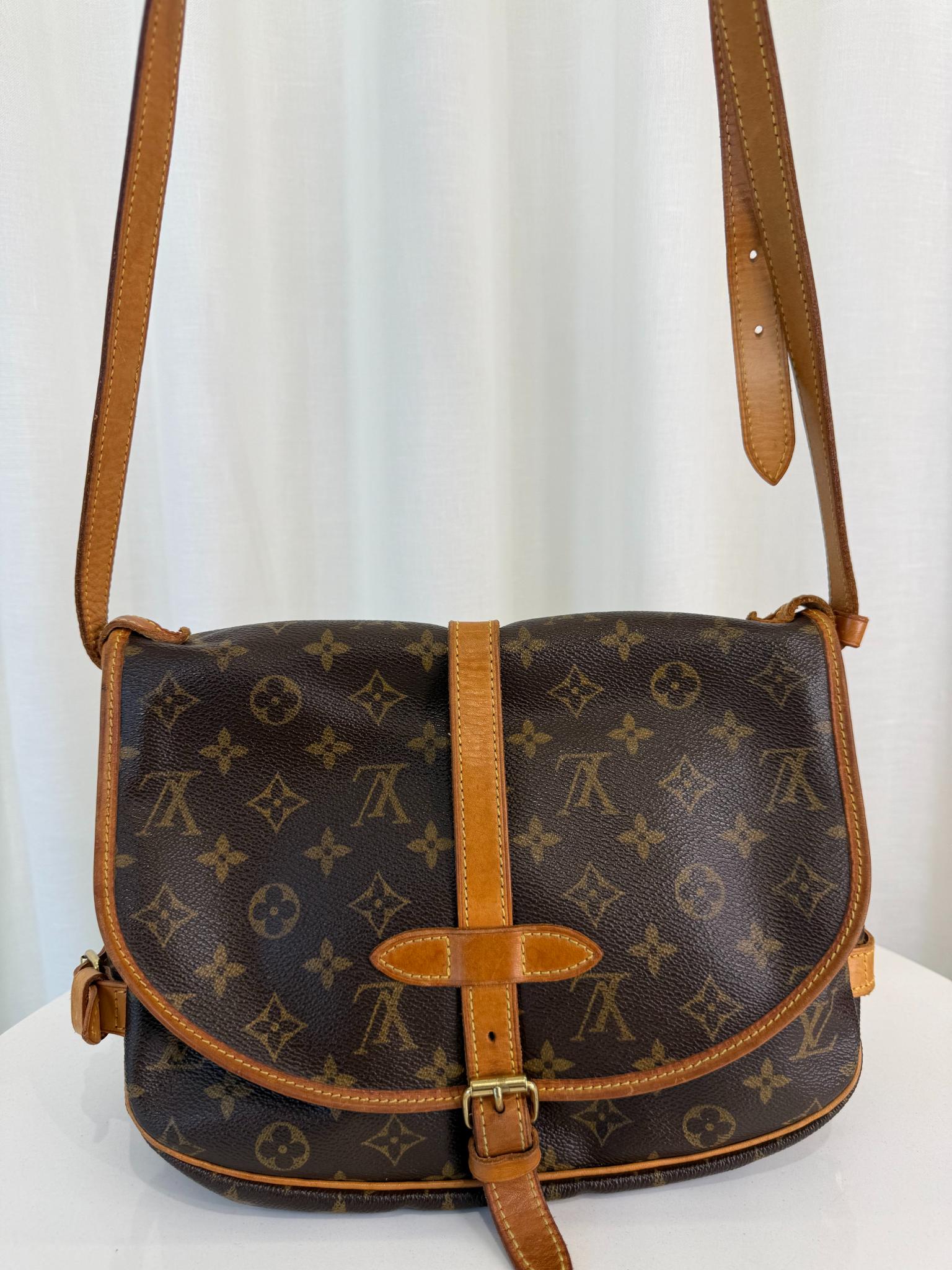 Louis Vuitton Saumur 30 Monogram Canvas Messenger Bag