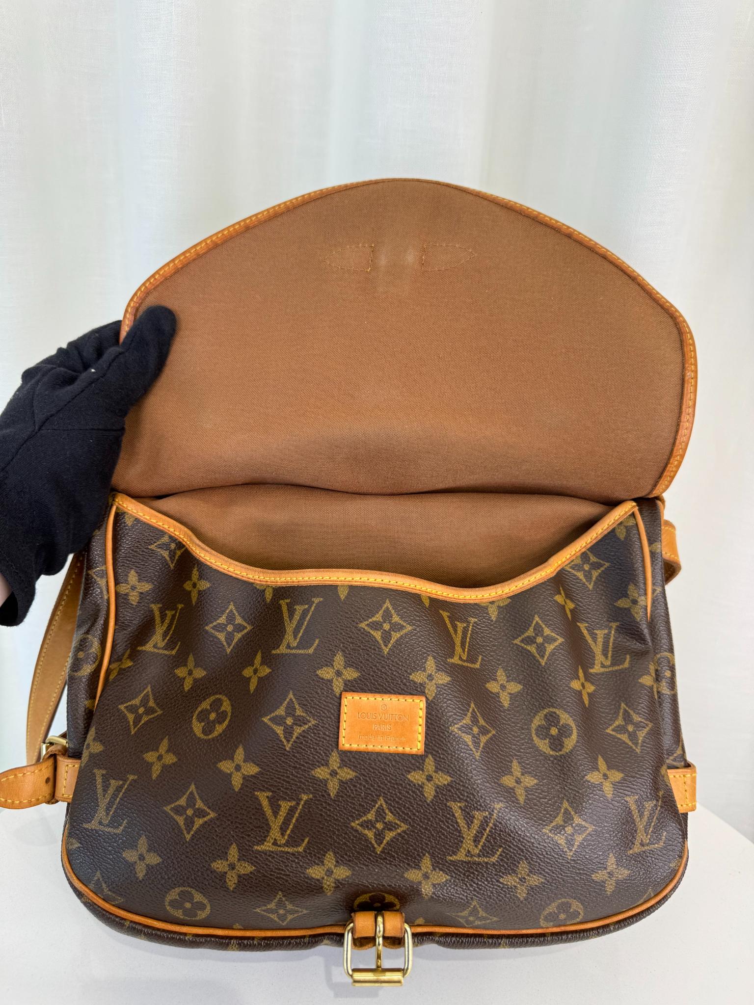Louis Vuitton Saumur 30 Monogram Canvas Messenger Bag