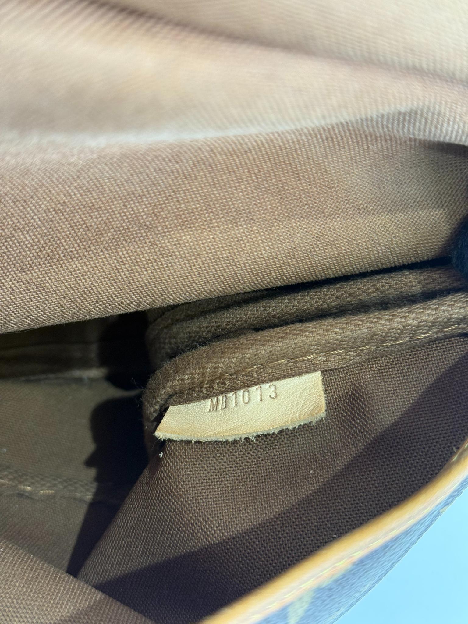 Louis Vuitton Saumur 30 Monogram Canvas Messenger Bag