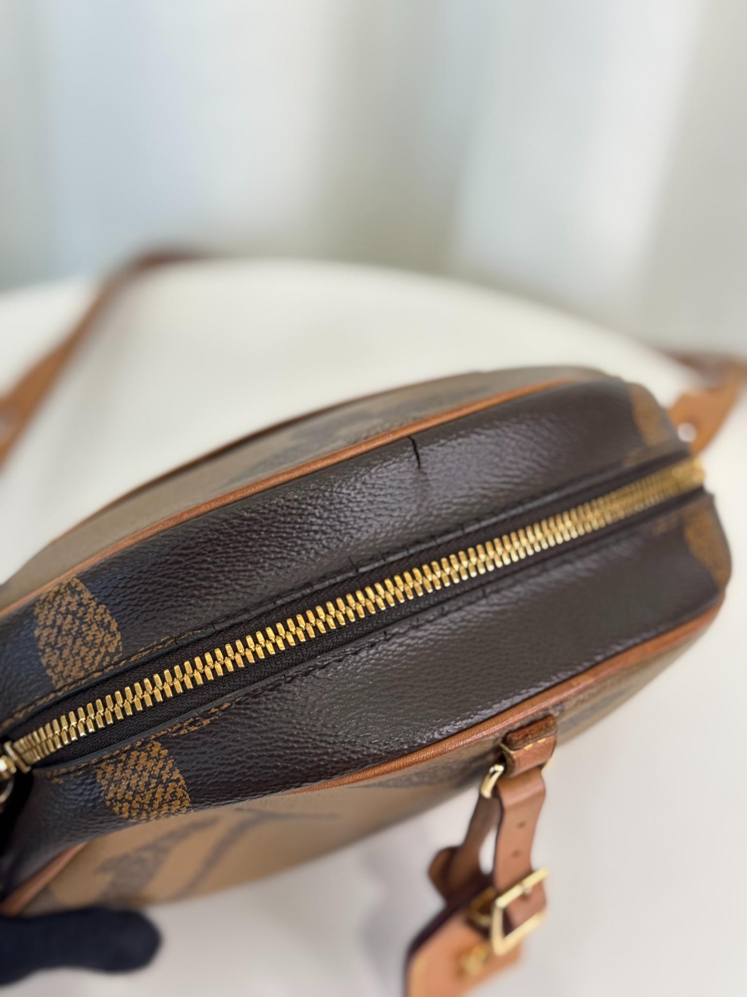 Louis Vuitton Boite Chapeau Souple Monogram Giant Reverse Brown