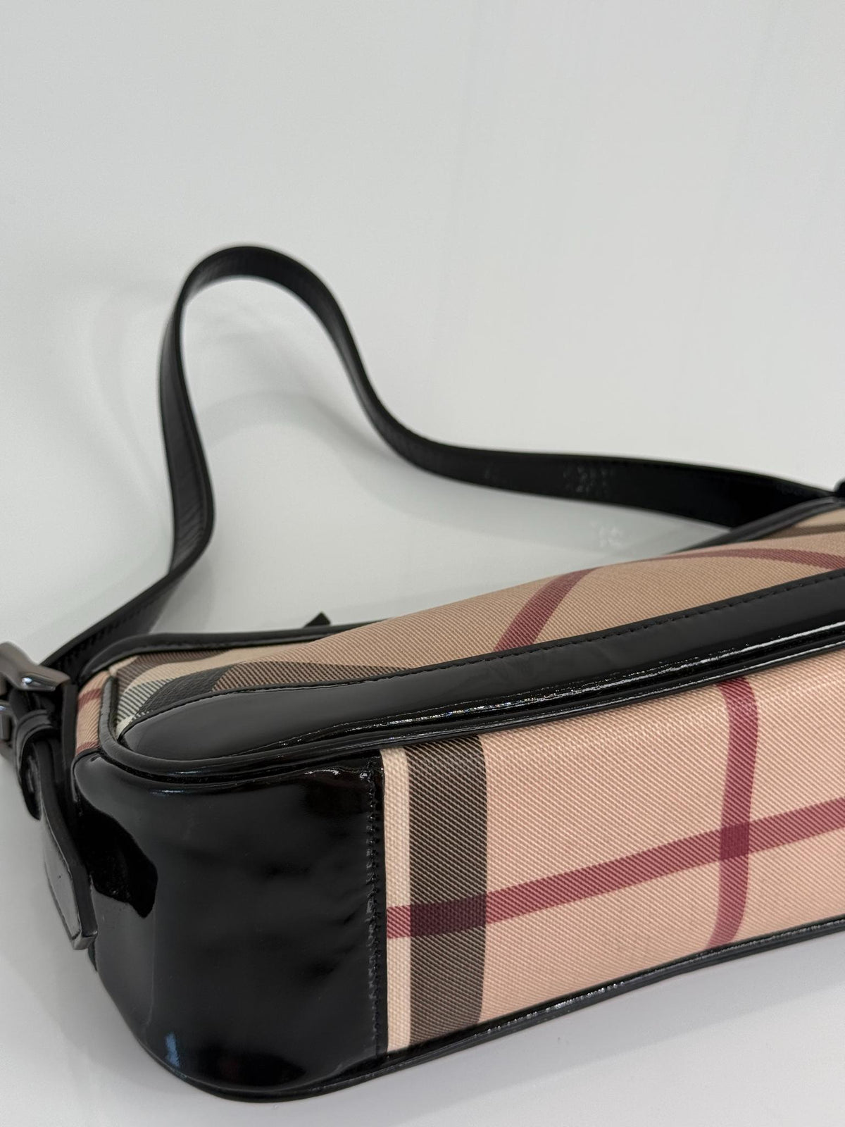 Burberry Nova Check Black Patent Leather Pochette (1)