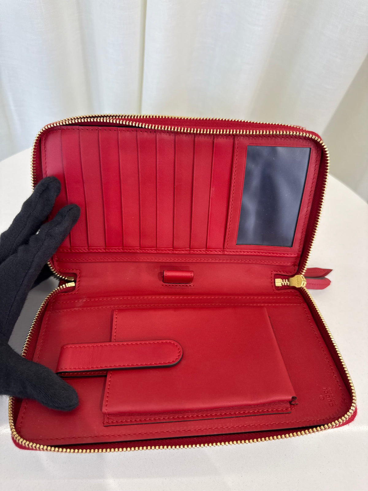 Gucci GG Supreme Blooms Zip Around Organizer
