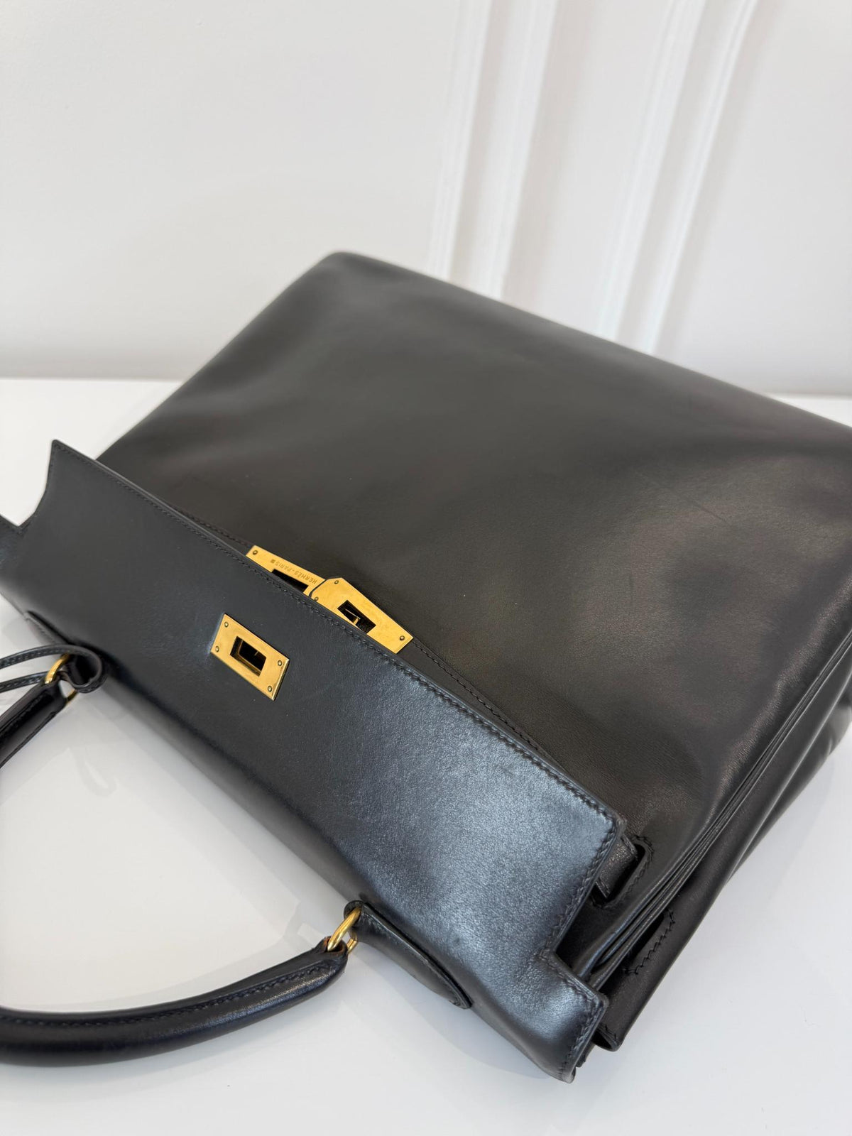 Hermès Kelly 35 Retourne Black Box Leather GHW