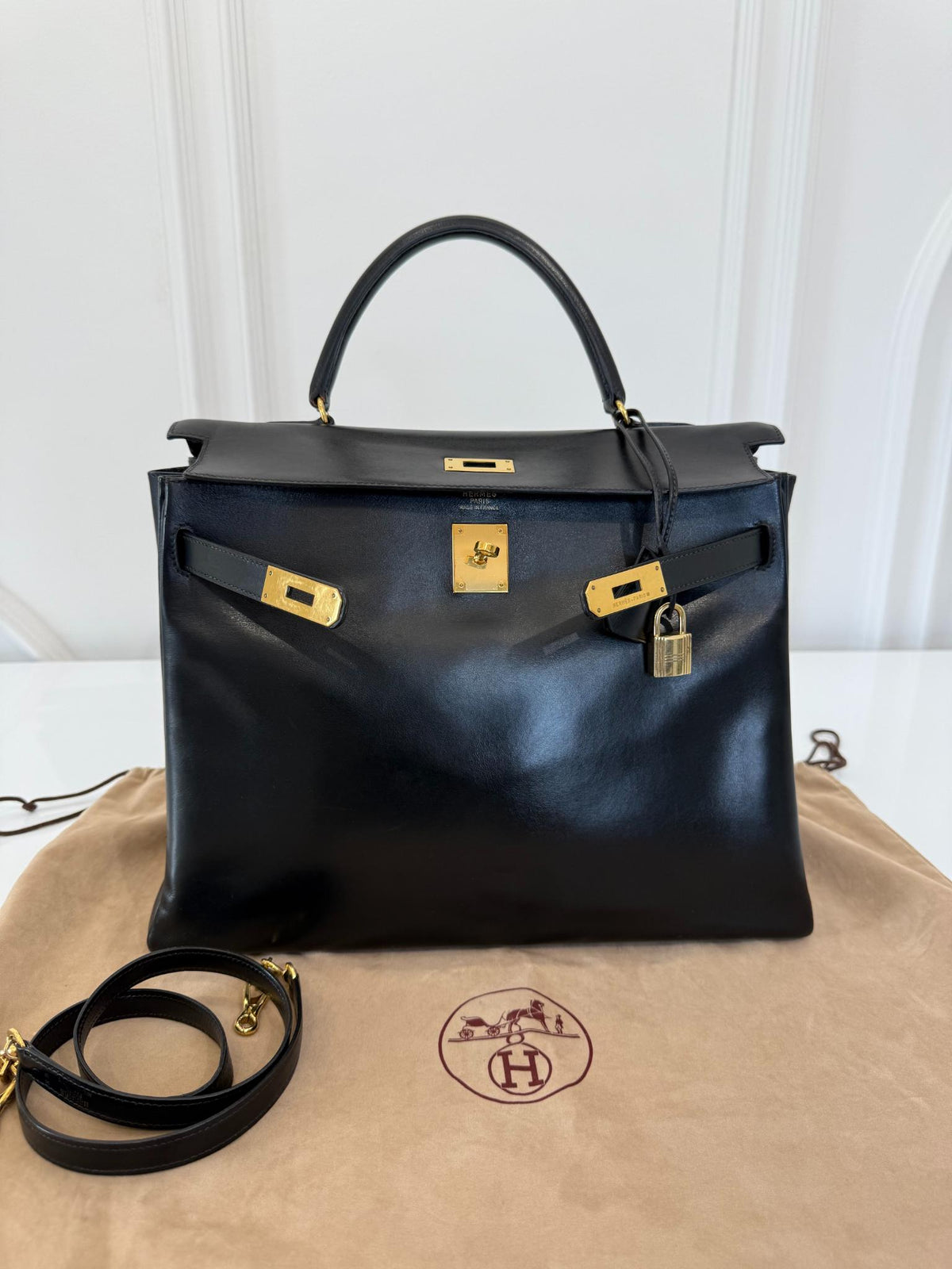 Hermès Kelly 35 Retourne Black Box Leather GHW