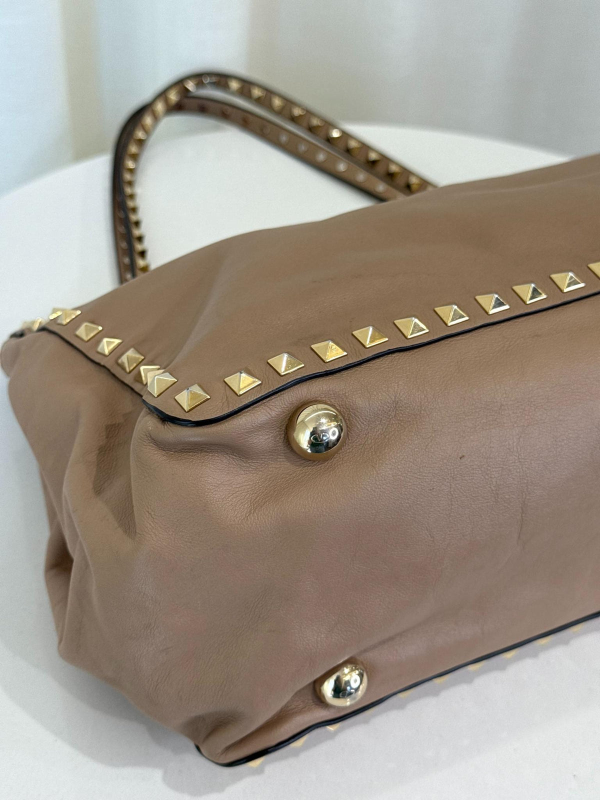 Valentino Garavani Medium Rockstud Tote Bag Beige