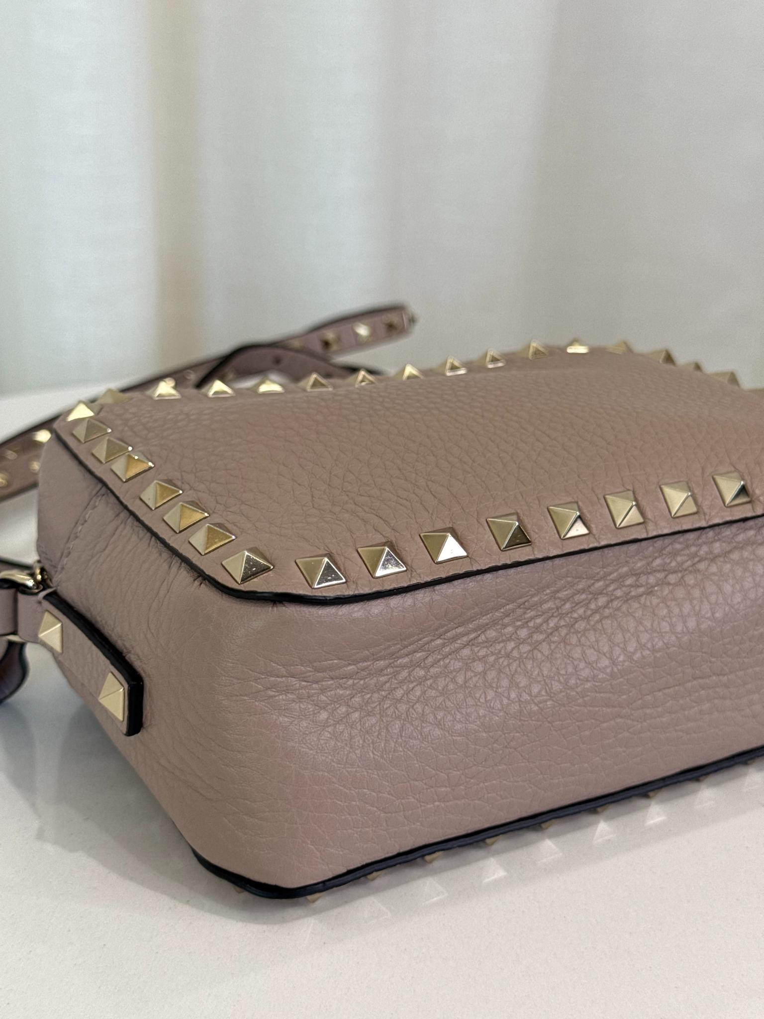 Valentino Garavani Beige Pebbled Calfskin Rockstud Camera Bag
