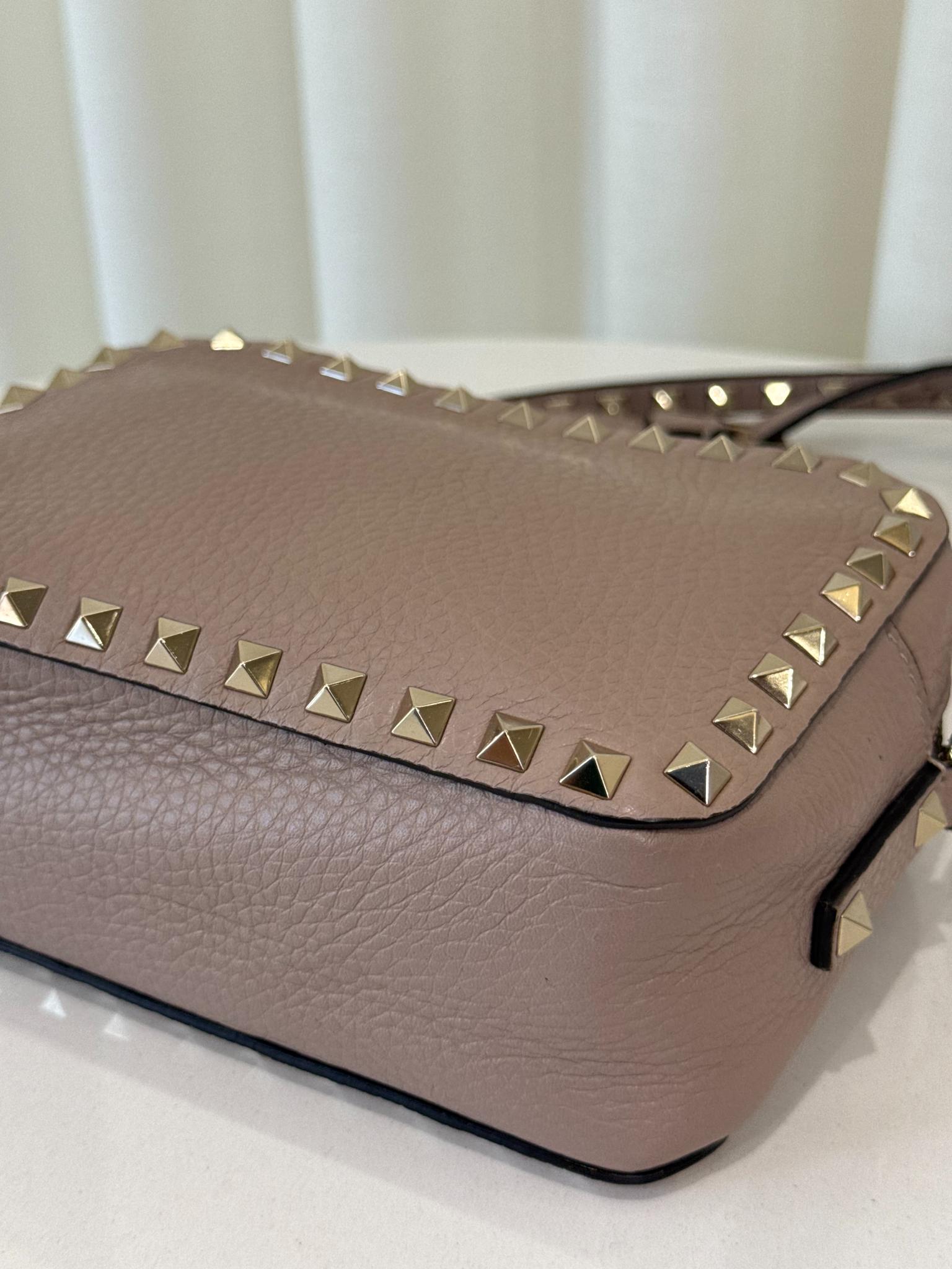Valentino Garavani Beige Pebbled Calfskin Rockstud Camera Bag