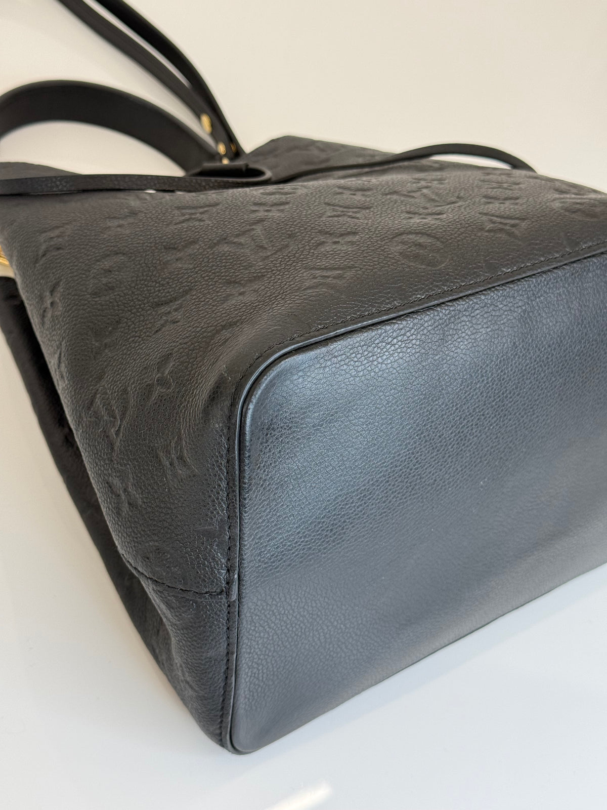 Louis Vuitton NéoNoé MM Black Monogram Empreinte Leather