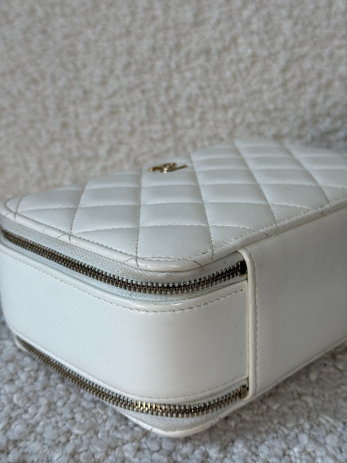 Chanel White Glazed Calfskin Double Zip CC Vanity Case