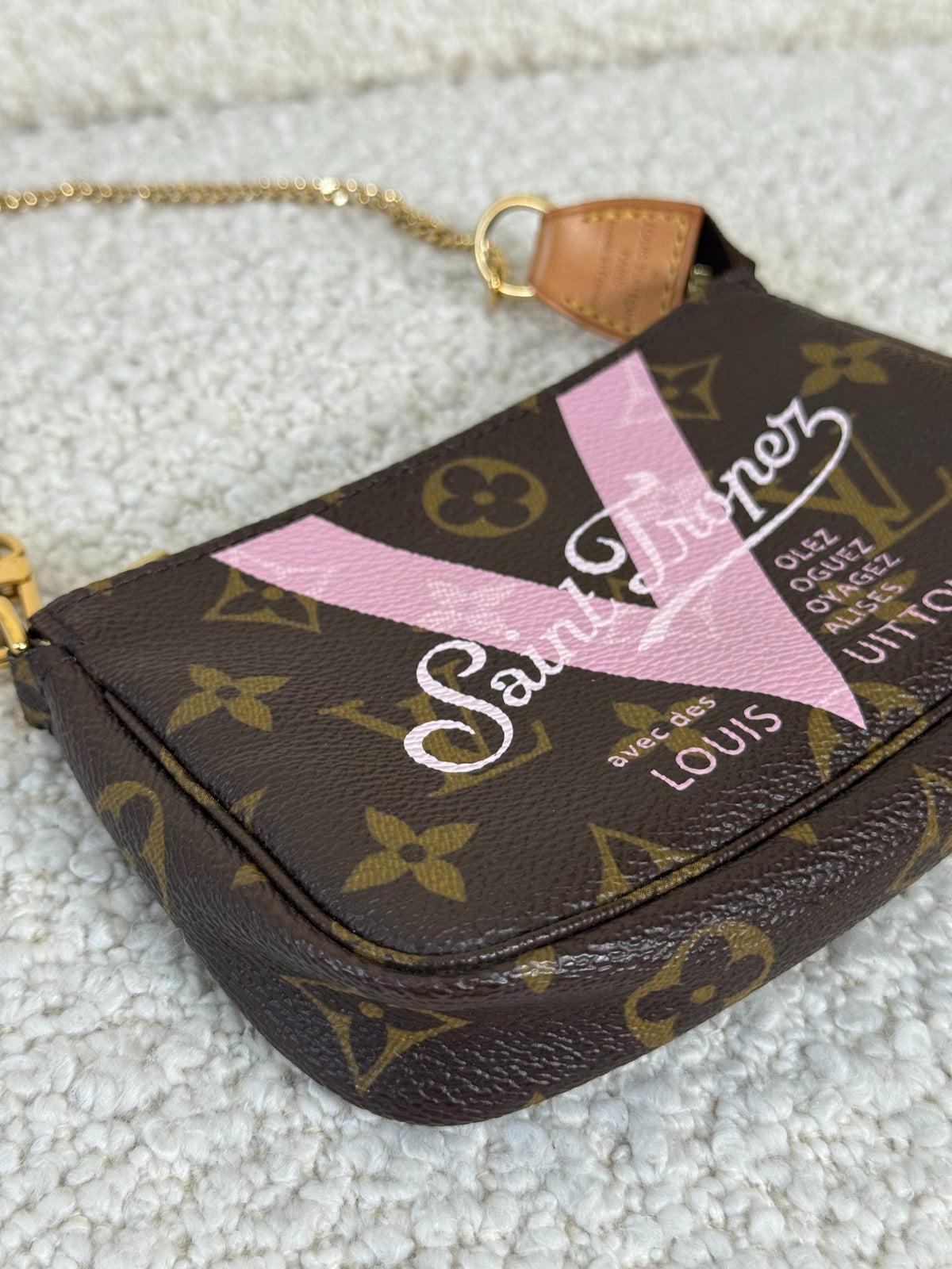 Louis Vuitton V Saint Tropez Mini Pochette Accessories Rose Ballerine Monogram Canvas