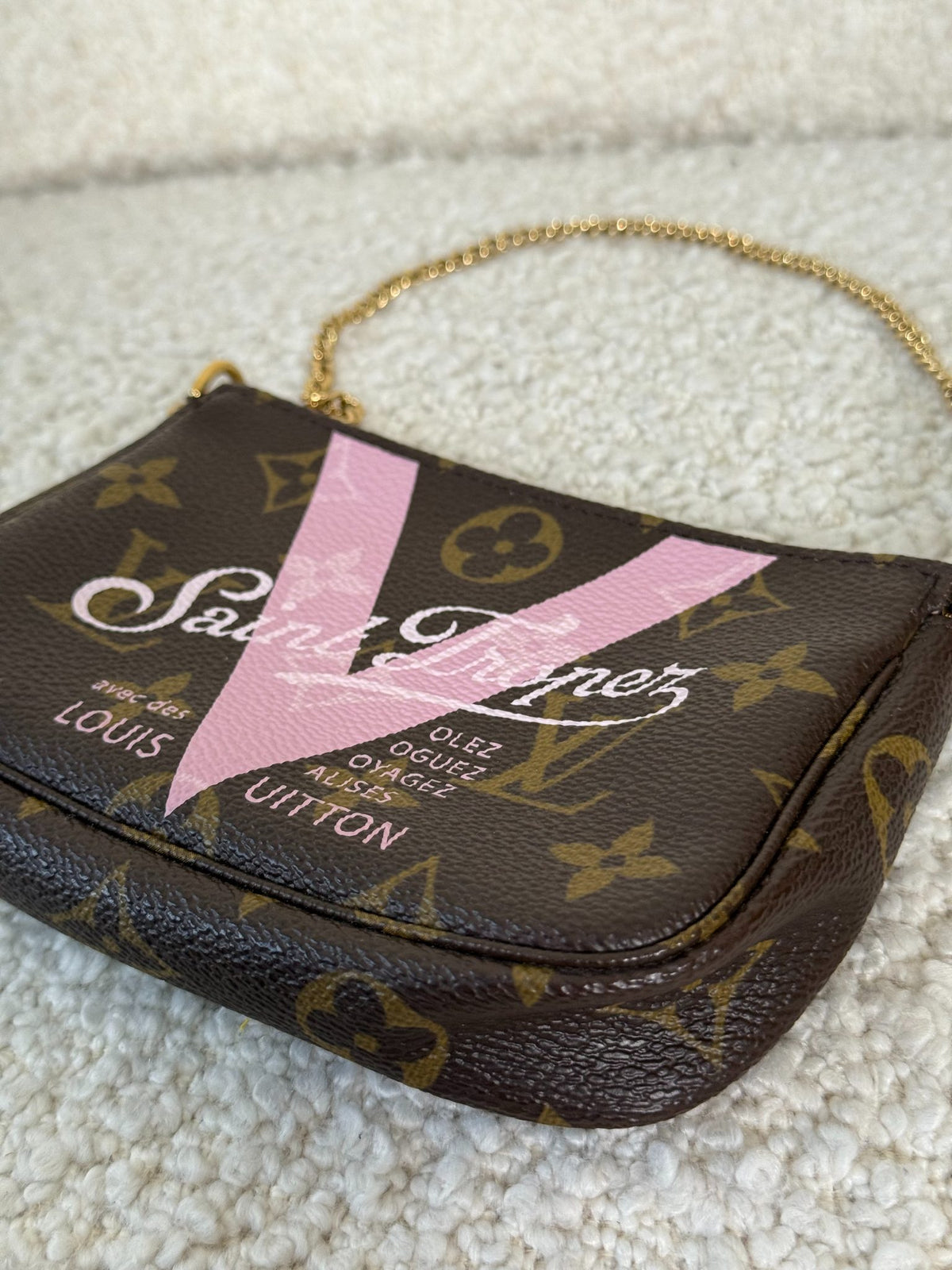 Louis Vuitton V Saint Tropez Mini Pochette Accessories Rose Ballerine Monogram Canvas