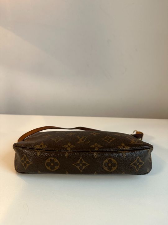Louis Vuitton Pochette Accessoires Monogram Canvas