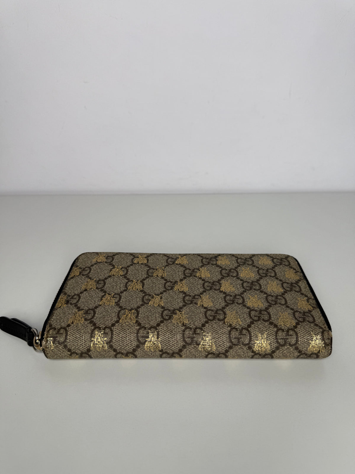 Gucci GG Supreme Monogram Bees Zip Around Wallet