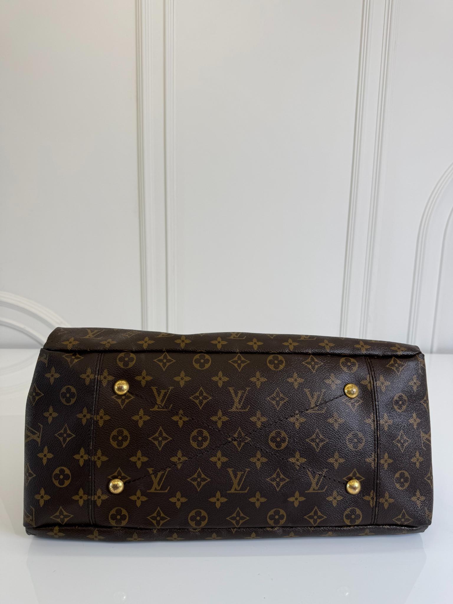 Louis Vuitton Artsy MM Monogram Canvas