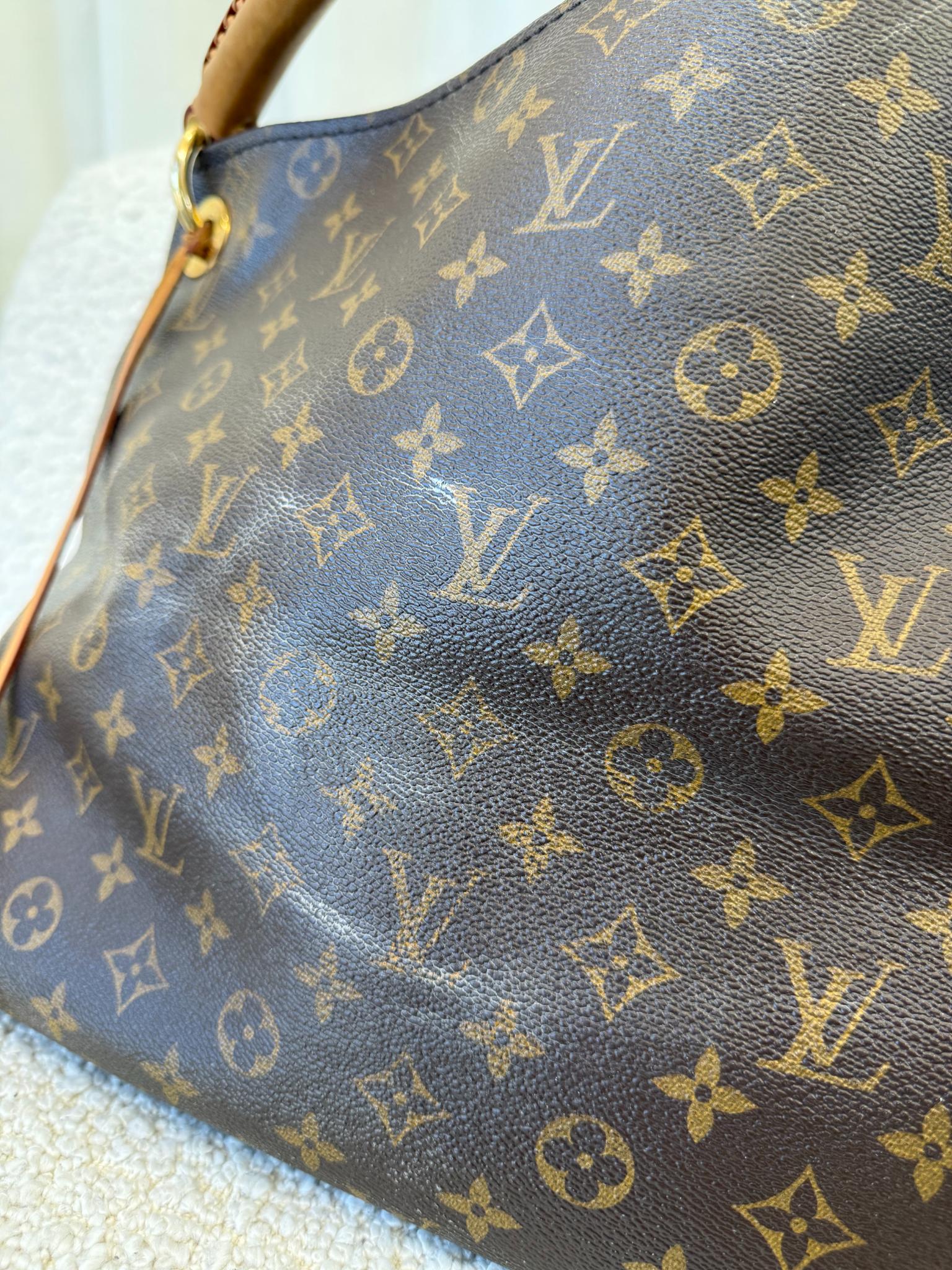 Louis Vuitton Artsy MM Monogram Canvas