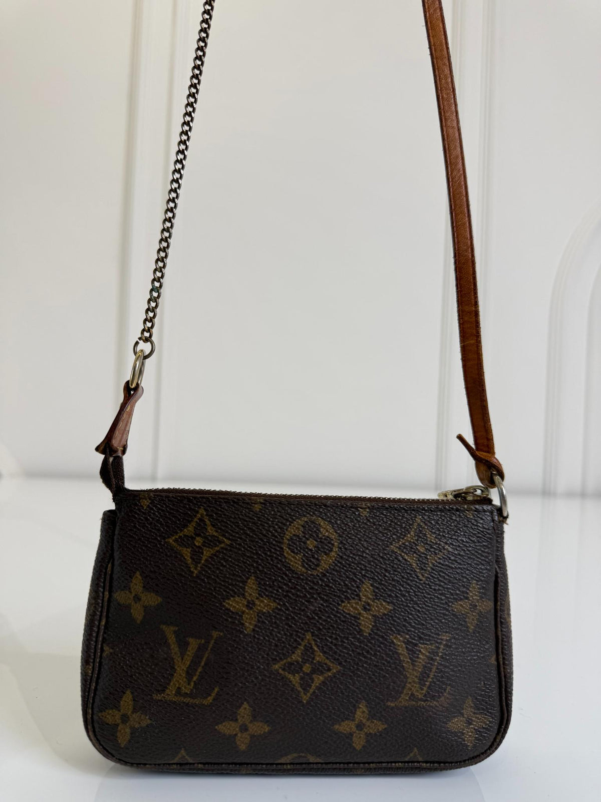 Louis Vuitton Mini Pochette Accessoires Monogram Canvas Chain/Leather Strap